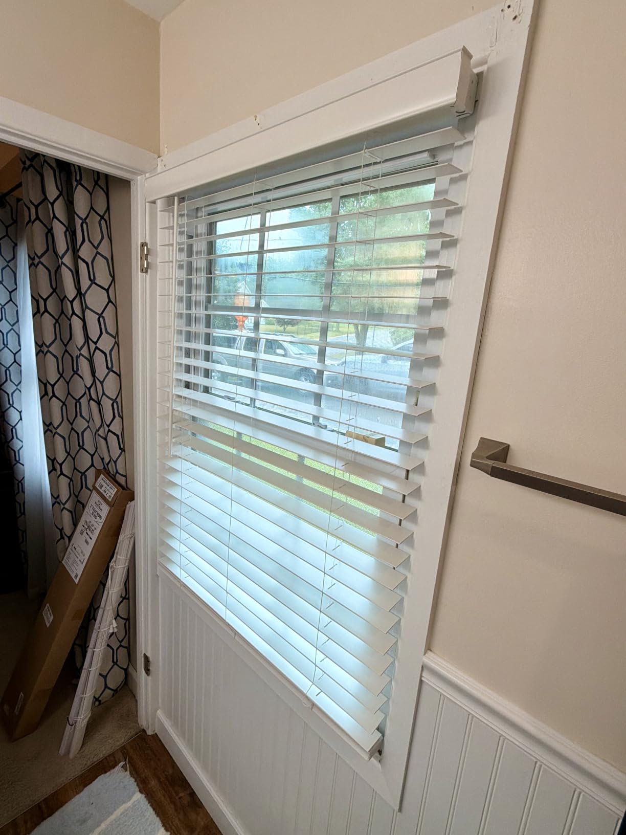 LOTUS & WINDOWARE Cordless Faux Wood Blinds, 31