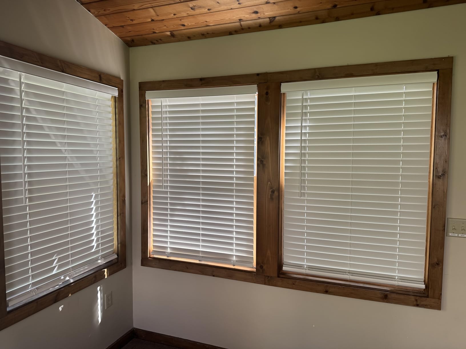 LOTUS & WINDOWARE Cordless Faux Wood Blinds, 31