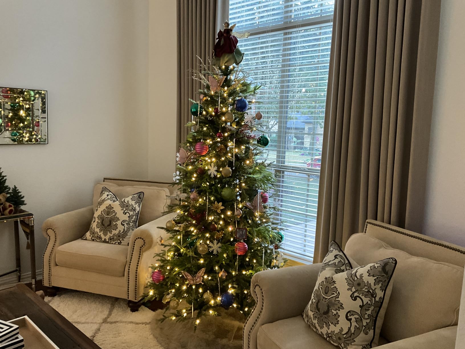Hykolity 7.5 ft Prelit Christmas Tree with Realistic PE Foliage | 450 Warm White Led Lights, 3,325 Mixed PE and PVC Tips, Hinged Design and Sturdy Metal Stand customer photo 1