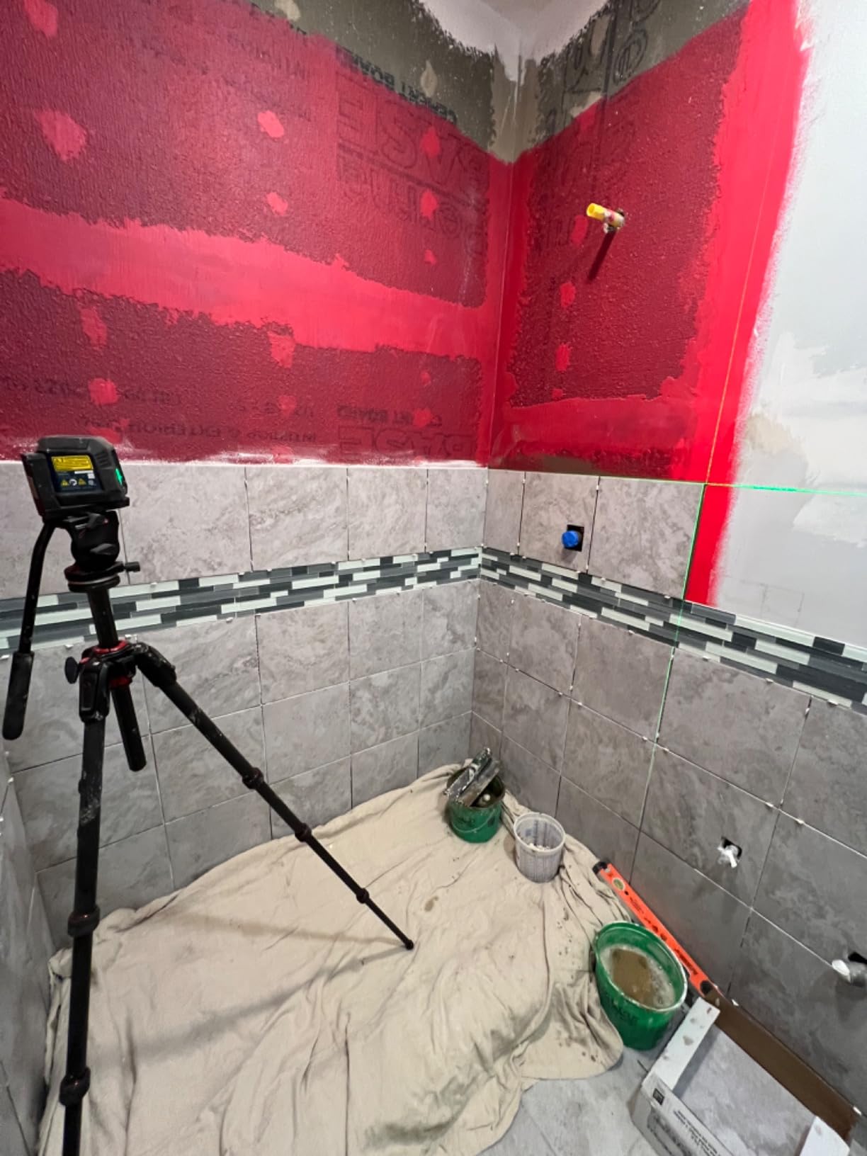 BOSCH GLL50-20G 50 Ft Green-Beam Self-Leveling Cross-Line Laser customer photo 2