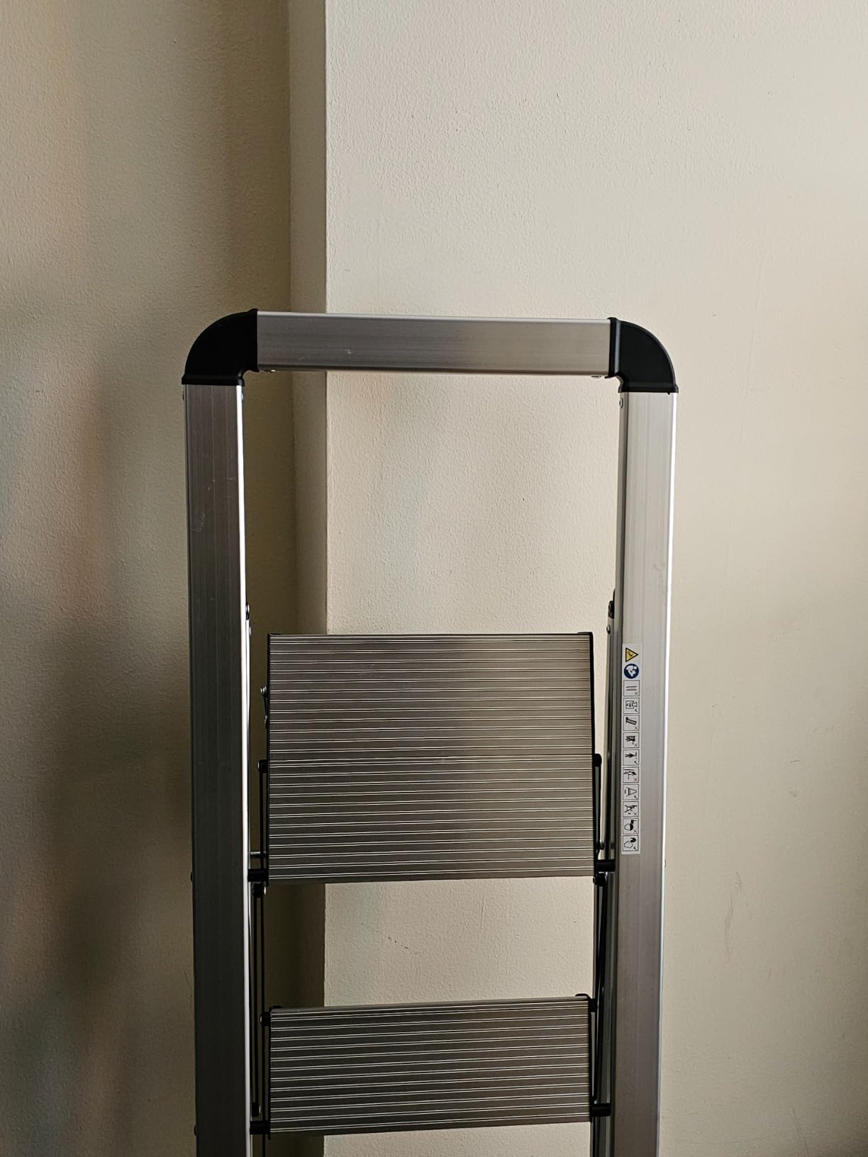 KINGRACK Aluminium 5 Step Ladder, Lightweight Step Stool with Non-Skid Pedals, Handrail, Foldable Step Ladder for Kitchen, Garage, Home, Space Saving, Sturdy and Portable, Silver customer photo 1