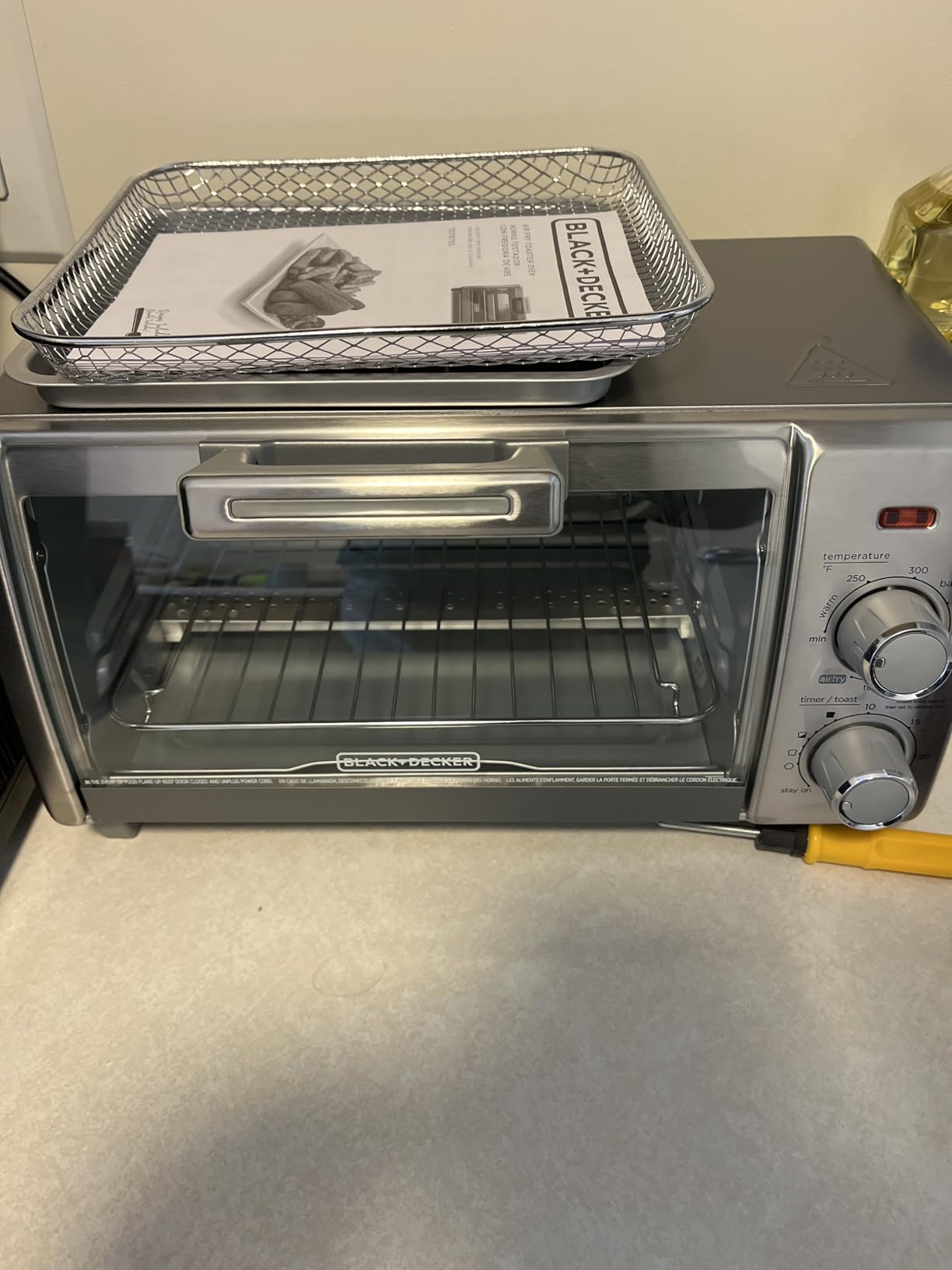 BLACK+DECKER 4-Slice Air Fry Toaster Oven, 5-in-1 Countertop Oven | Air fry, bake, broil, toast and keep warm with EvenToast technology and room for a 9-inch pizza. customer photo 1