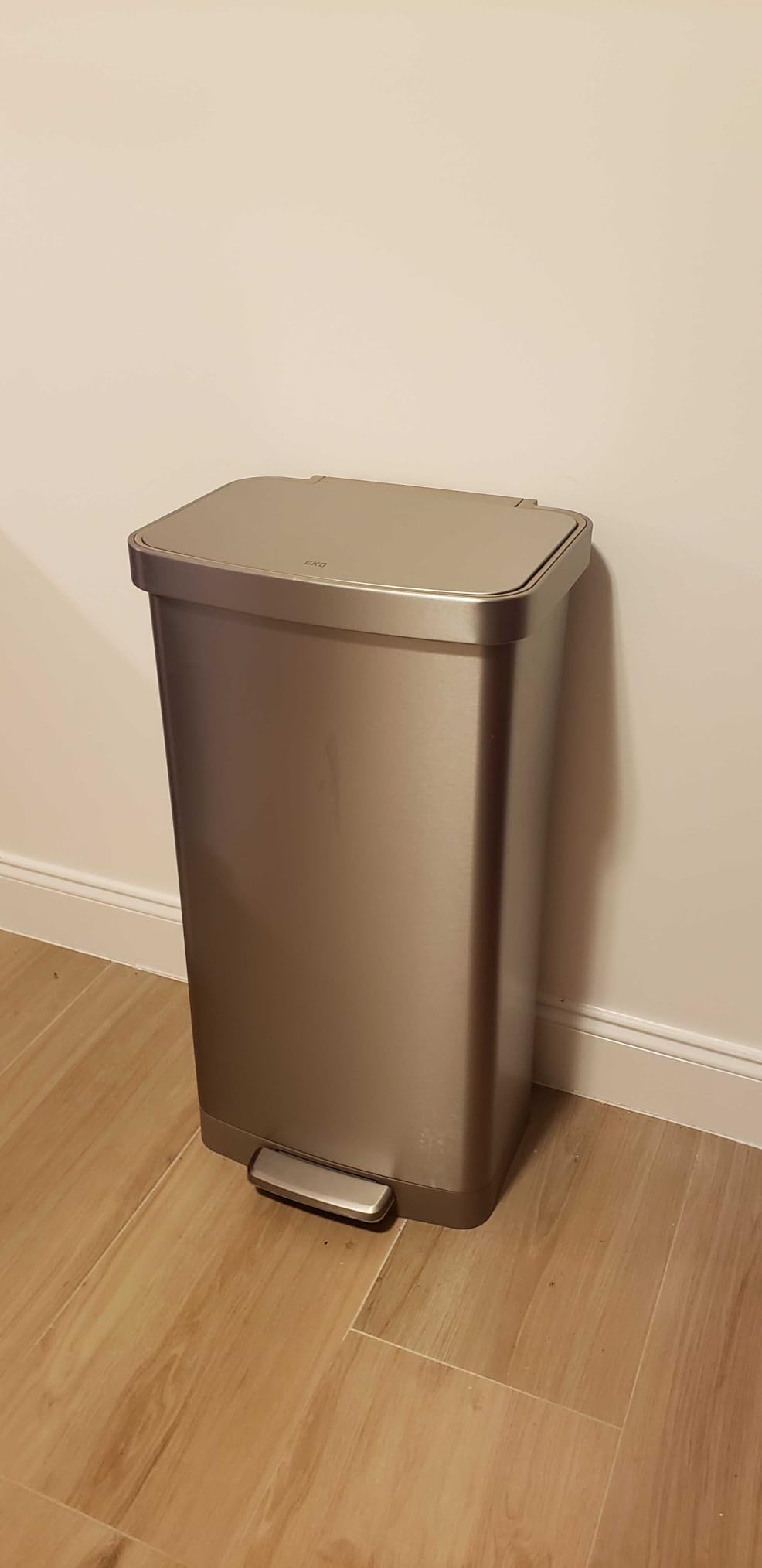 EKO Hudson Matte Stainless 75 Liter/20 Gallon Step Trash Can with Rear Trash Bag Storage Compartment customer photo 1