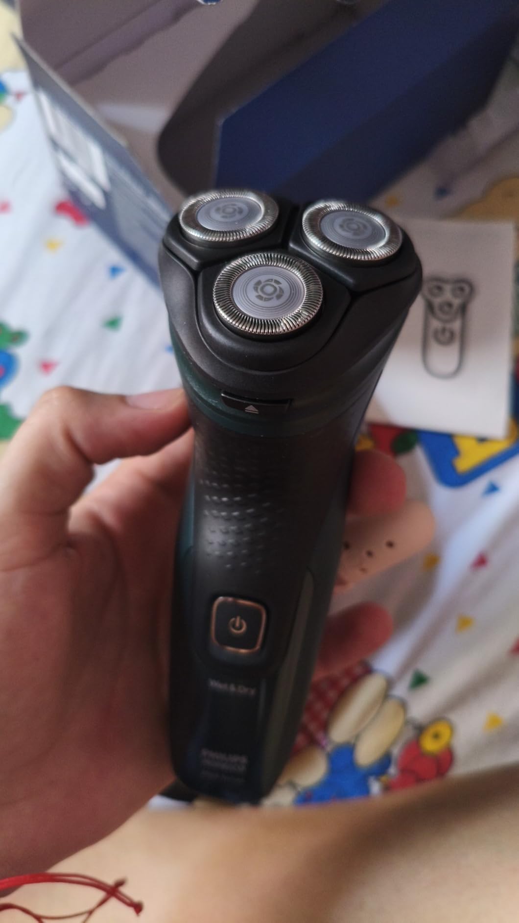 Philips Norelco Shaver 2600 Series, Wet and Dry Electric Shaver, Pop-up Trimmer, P-Cap, Travel Pouch, Dark Forest Green, Model X3052/91 customer photo 1