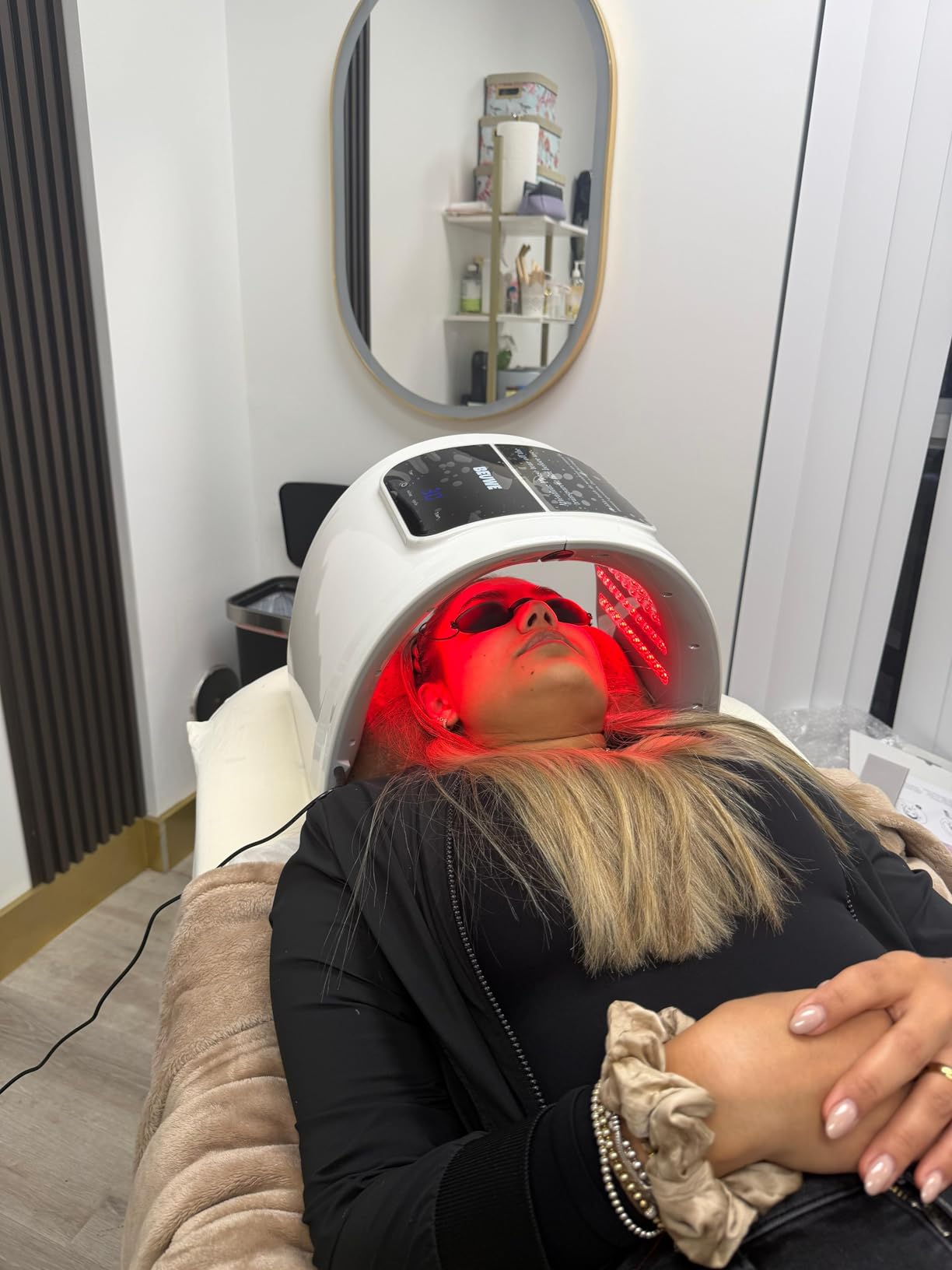 Beuwe Red-Light-Therapy-Mask, Led Light Therapy for Face, 7 Colors Led Face Mask Facial Led Light Therapy Tool Skin Care Equipment at Home, Facial Neck Body Hand Beauty Mask customer photo 2