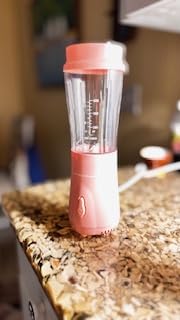 Hamilton Beach Portable Blender for Smoothies With 14 oz. Travel Jar, Coral, 51171G customer photo 2