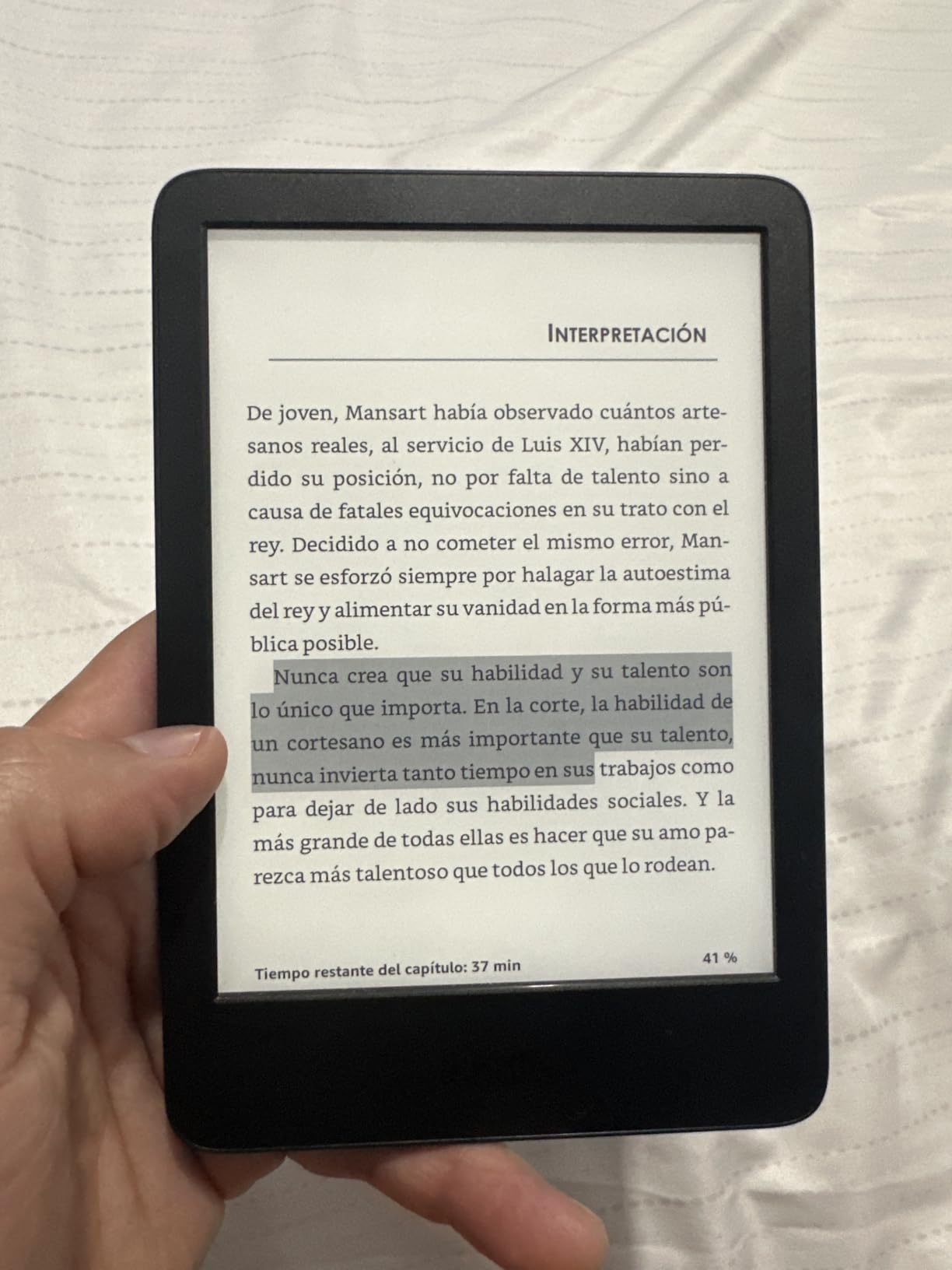 Amazon Kindle 16 GB (newest model) - Lightest and most compact Kindle, now with faster page turns, and higher contrast ratio, for an enhanced reading experience - Matcha customer photo 1