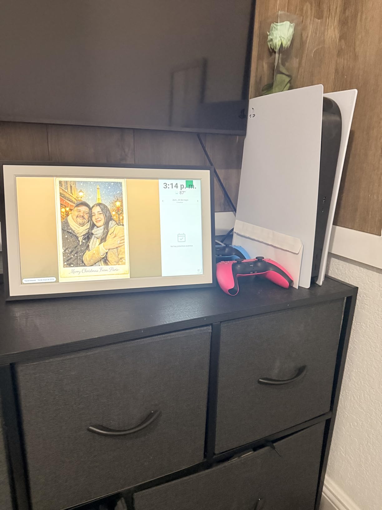 Digital Picture Frame, Frameo 15.6 Inch Large Digital Photo Frame WiFi, 1920 * 1080 IPS FHD Touch Screen, 32GB, Tabletop&Wall-Mounted, Electronic Photo Frame, Share Video, Birthday, Wedding, for Mom customer photo 1