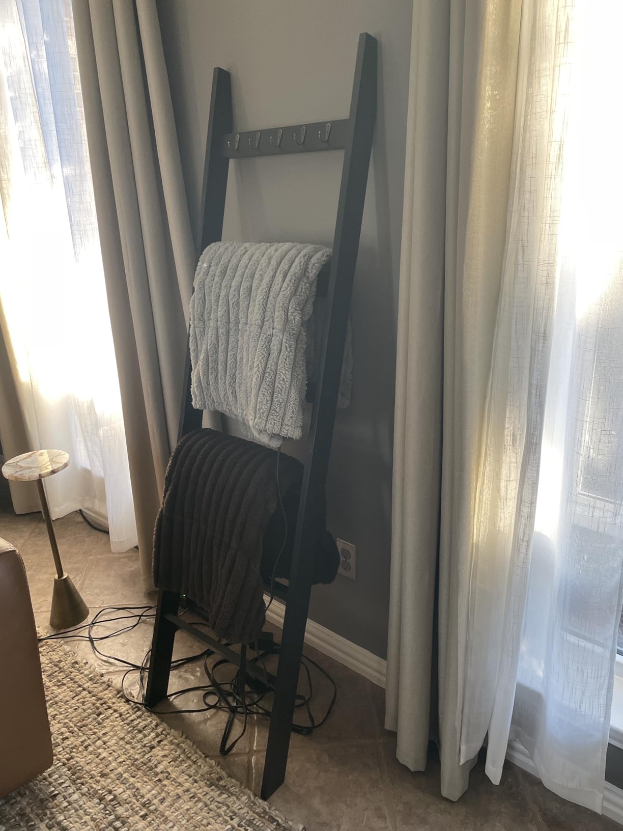 TEAKMAMA 6-Tier 5.4ft Blanket Ladder with Hooks Farmhouse Black | Wall Leaning Solid Wood Quilt Rack, Scratch & Slip Resistant, Living Room Bedroom Bathroom, Christmas Decor, Quick Setup customer photo 2
