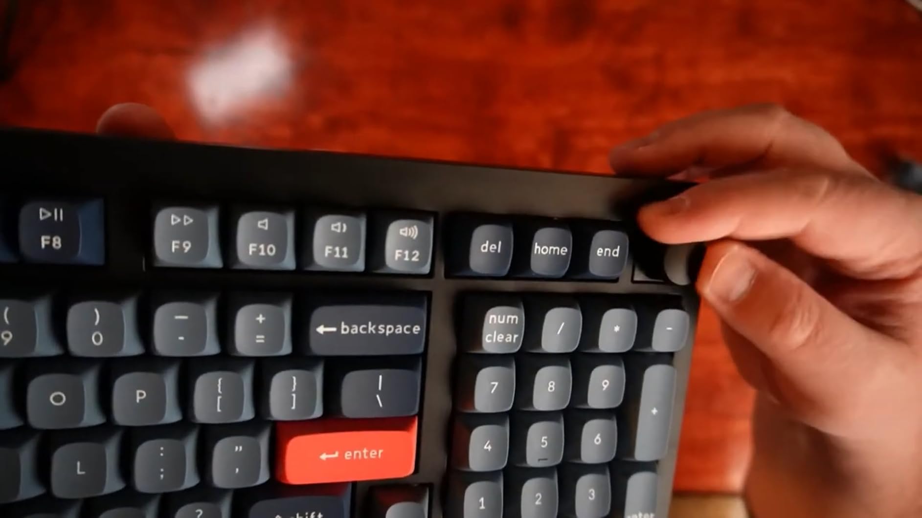 Keychron V5 Max Custom Wireless Mechanical Keyboard, 96% with Number Pad customer photo 1