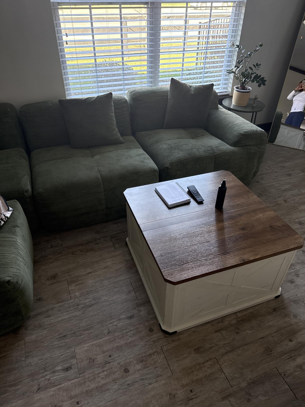 VASAGLE Farmhouse Coffee Table with Storage, Flip-Top Lids | Square Coffee Table for Living Room, with Hidden Compartment, Honey Brown and Rustic White, LIRY Collection ULCT232W73 customer photo 1