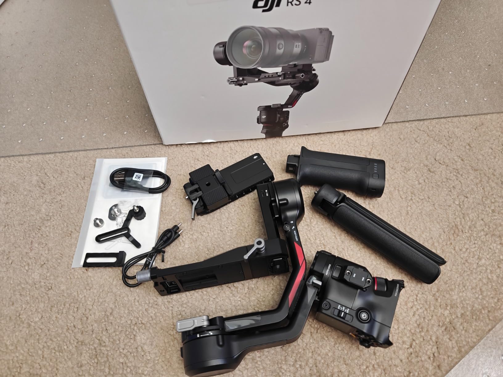 DJI RS 4, Gimbal Stabilizer for Camera, Canon/Sony/Nikon/Fujifilm | 2nd-Gen Native Vertical Shooting, 2-Mode Switch Joystick, Teflon Axis Arms, 3kg Payload customer photo 2