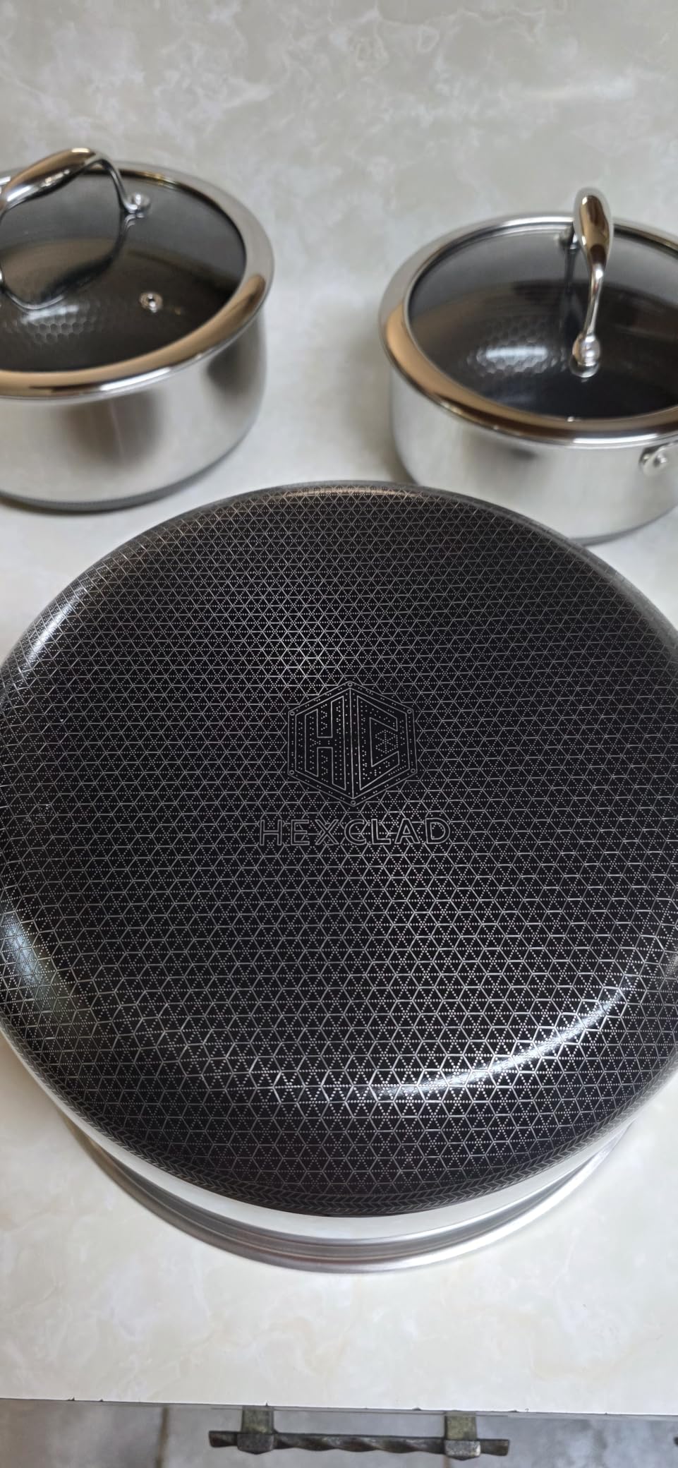 HexClad Hybrid Nonstick 6-Piece Pot Set with 2 Silicone Trivets, 2, 3, and 8-Quart Pots with Tempered Glass Lids, Stay-Cool Handles, Dishwasher-Friendly, Induction Ready, Compatible with All Cooktops customer photo 2