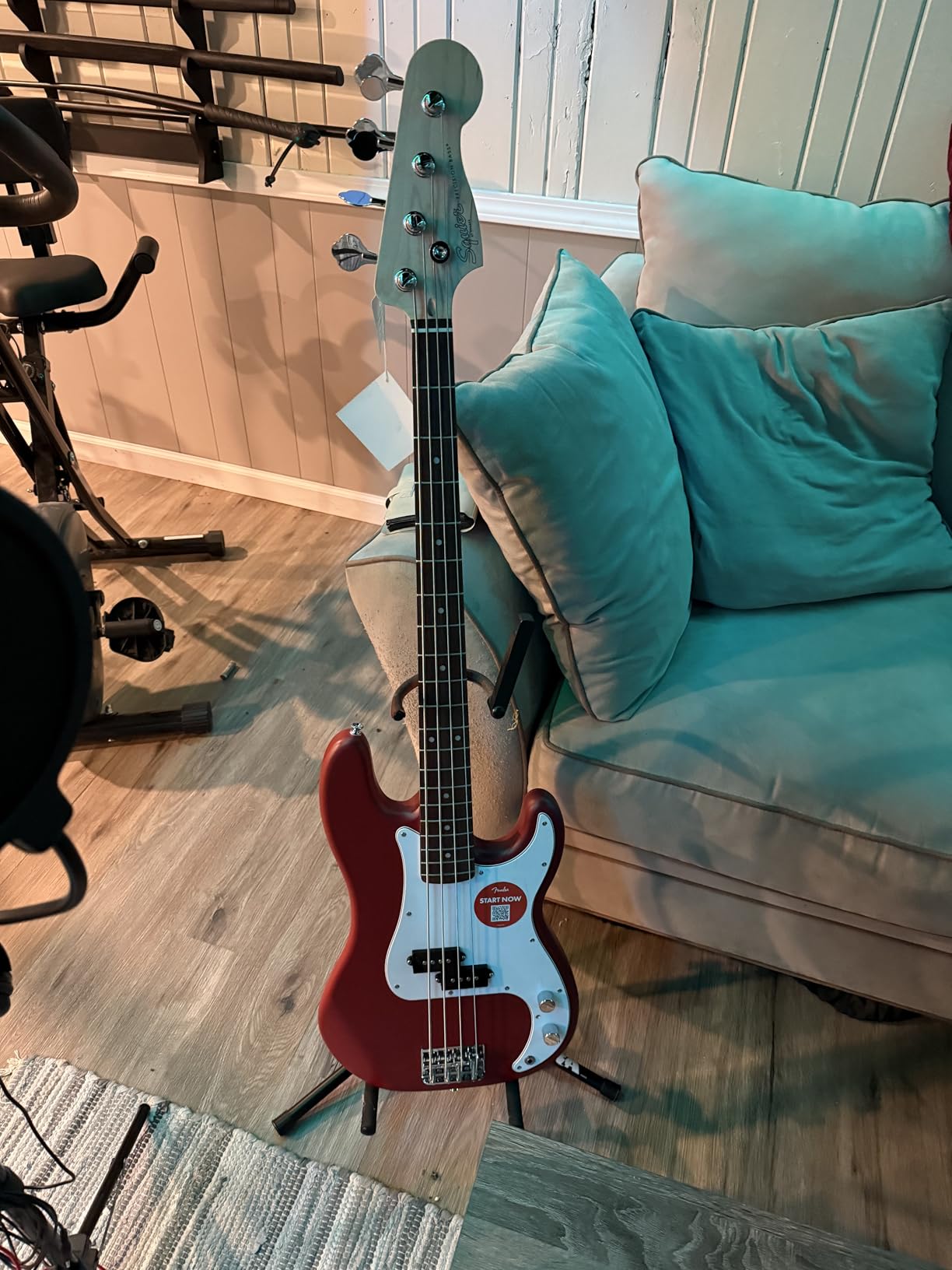 Fender Squier Debut Series Precision Bass Guitar, Beginner Guitar, with 2-Year Warranty, Includes Free Lessons, Black with Matte Finish customer photo 1