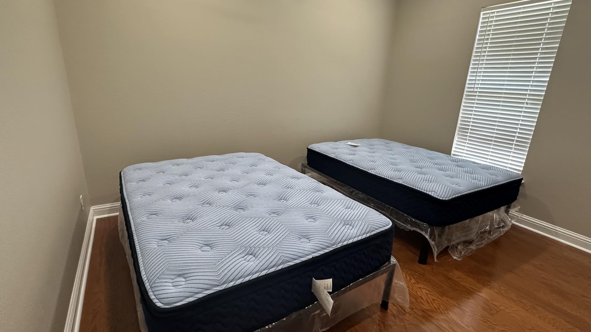VIPSHOW 18 Inch King Bed Frame with Round Corners No Box Spring Needed | 3500lbs Heavy Duty, Under bed storage, 4 mattress stoppers, Headboard holes, Noise-free, Easy assembly & rubber covers customer photo 2