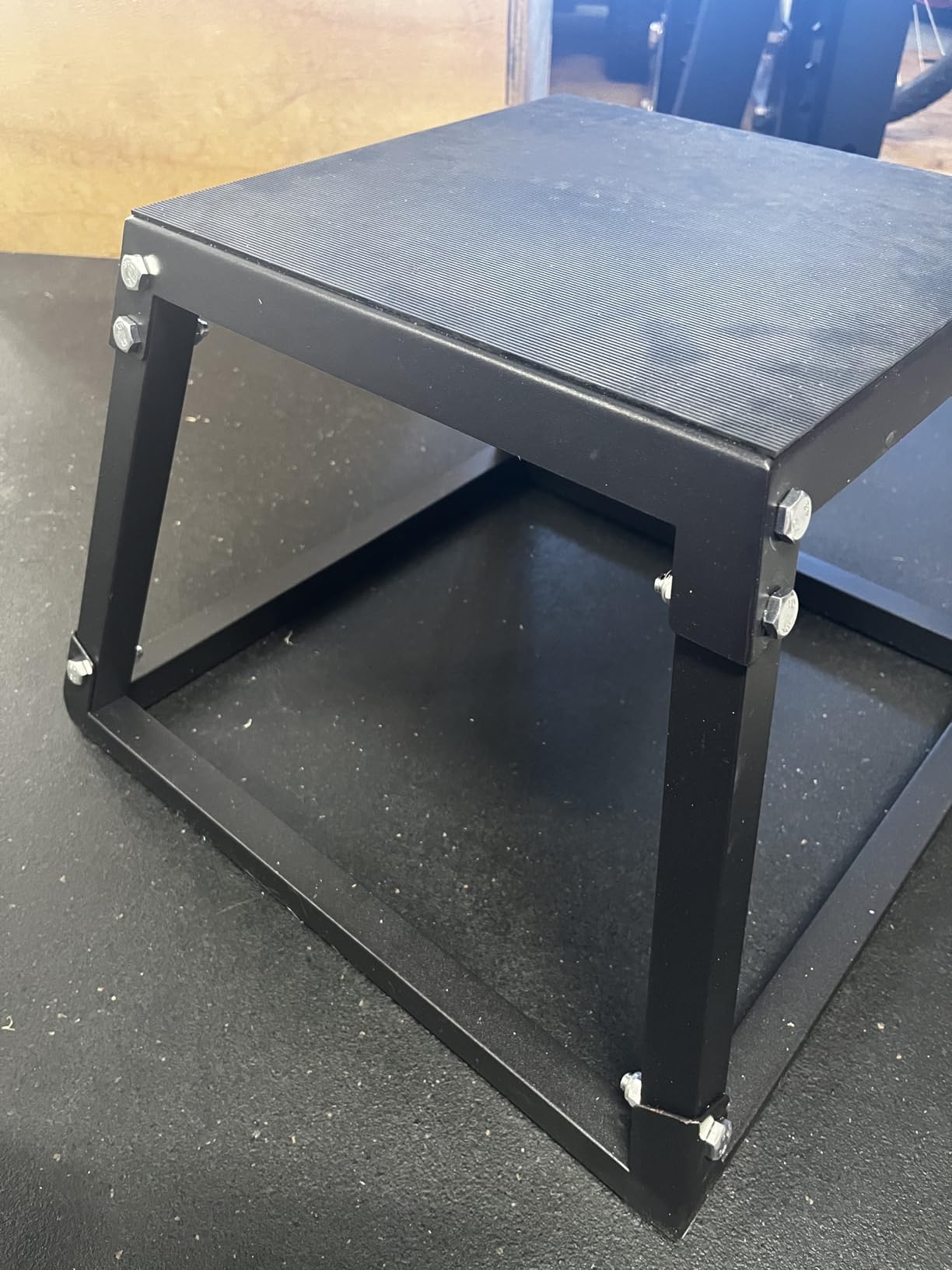 VEVOR Plyometric Jump Box, 18 Inch Plyo Box, Steel Plyometric Platform and Jumping Agility Box, Anti-Slip Fitness Exercise Step Up Box customer photo 2