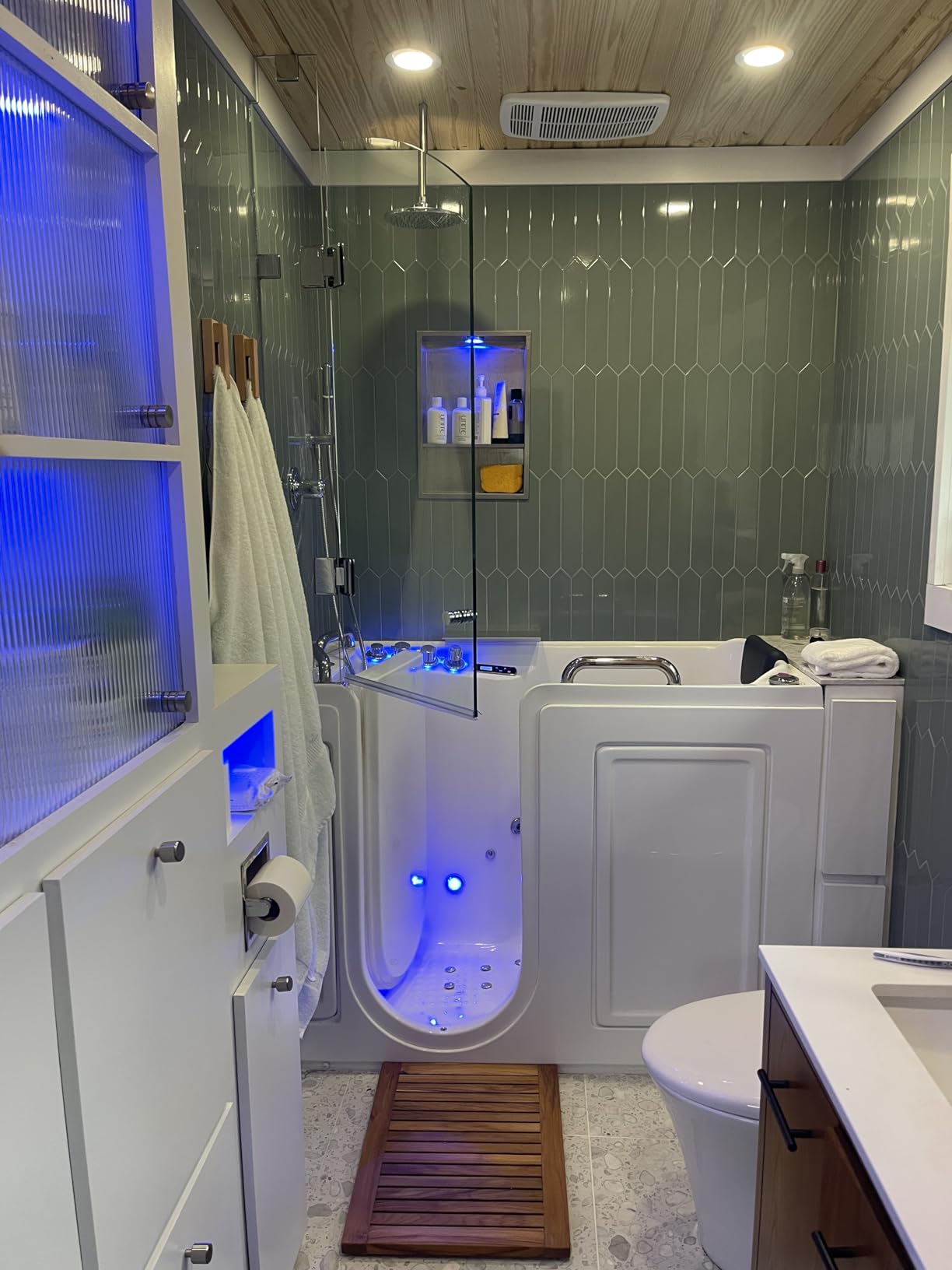 Walk In Tub, 30 X 53 In, Left Drain, 9 Whirlpool & 26 Air Jets | The 60 In Handheld Sprayer And Built In Heater Maintain, Soothing Hydrotherapy 9 Hydro And 4 Targeted Back customer photo 1