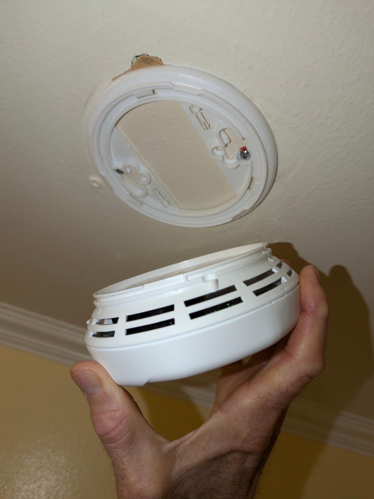 First Alert Battery Combination Smoke & Carbon Monoxide Alarm with Voice | SMCO500V - Interconnected Alarm works with compatible alarms, when one sounds, they all sound customer photo 1