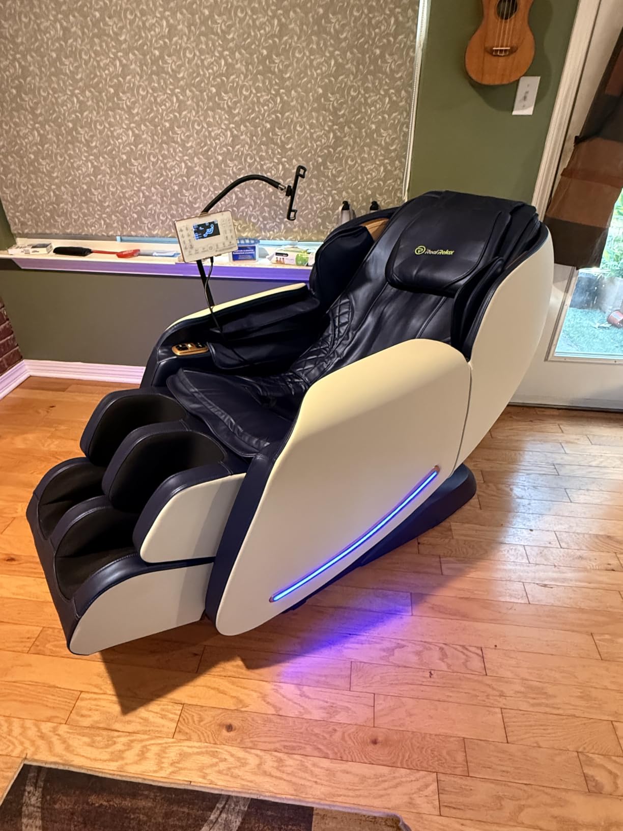 Real Relax Massage Chair Full Body with Unique Phone Controller, Zero Gravity 3D SL-Track Recliner with APP Control, Child Lock,Pause Button, Favor-06, Black customer photo 2
