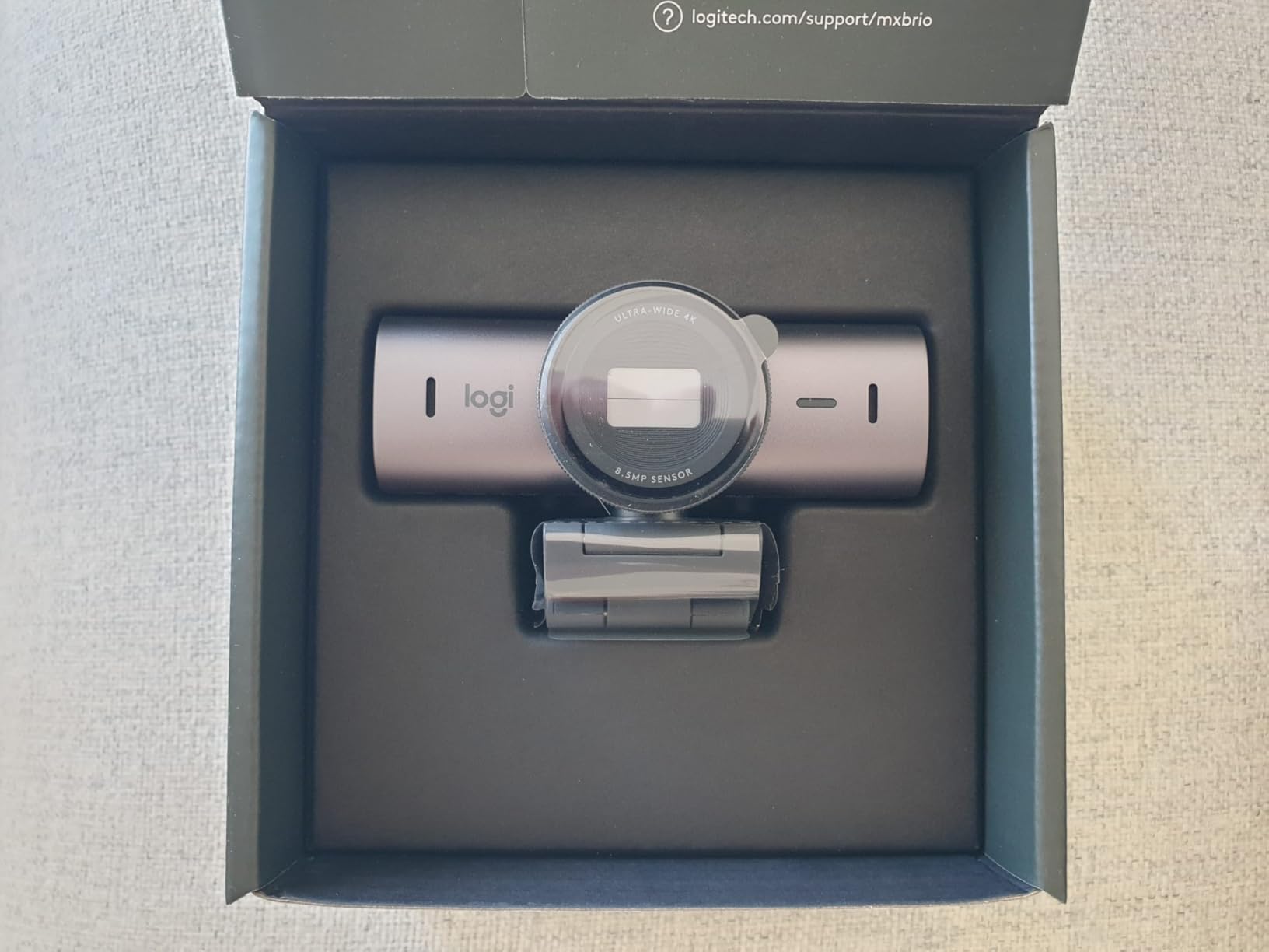 Logitech MX Brio Ultra HD 4K Webcam with Noise Reducing Microphones, AI-Enhanced Image Quality, Privacy Protector and USB-C Connection - Graphite customer photo 2