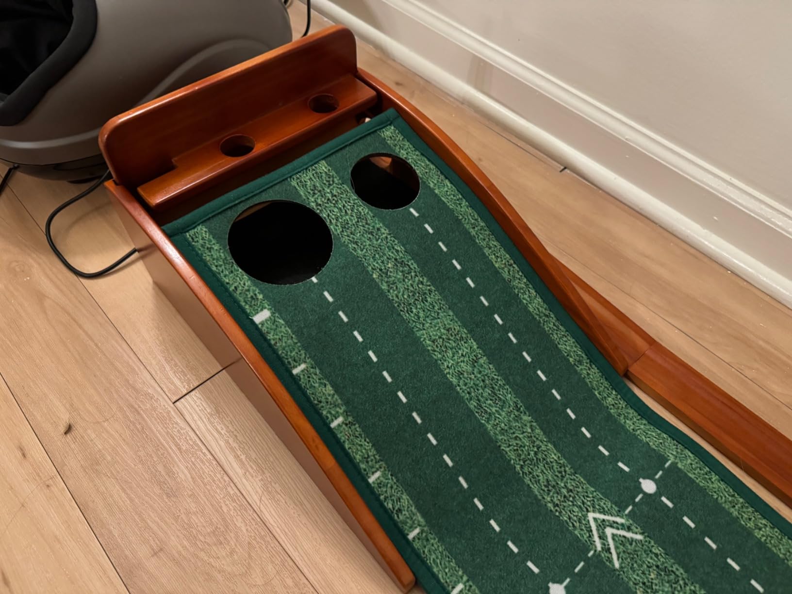 Golfguru 9.8FT Putting Green Mat, Automatic Ball Return Track | Thickened Wrinkle-Free Crystal Velvet Putting Mat for Home Practice, Available with Or without Alignment Mirror customer photo 2