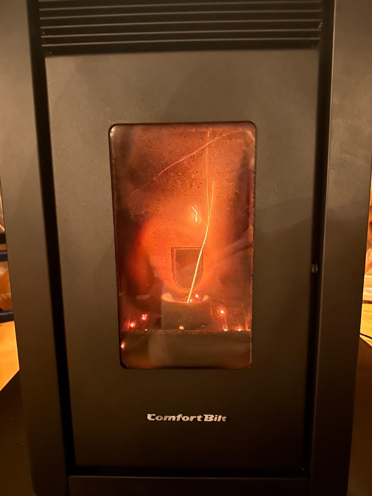 ComfortBilt HP40 Alpine Pellet Stove, 1,500 sq. ft., 25 lb. Hopper, Black customer photo 2