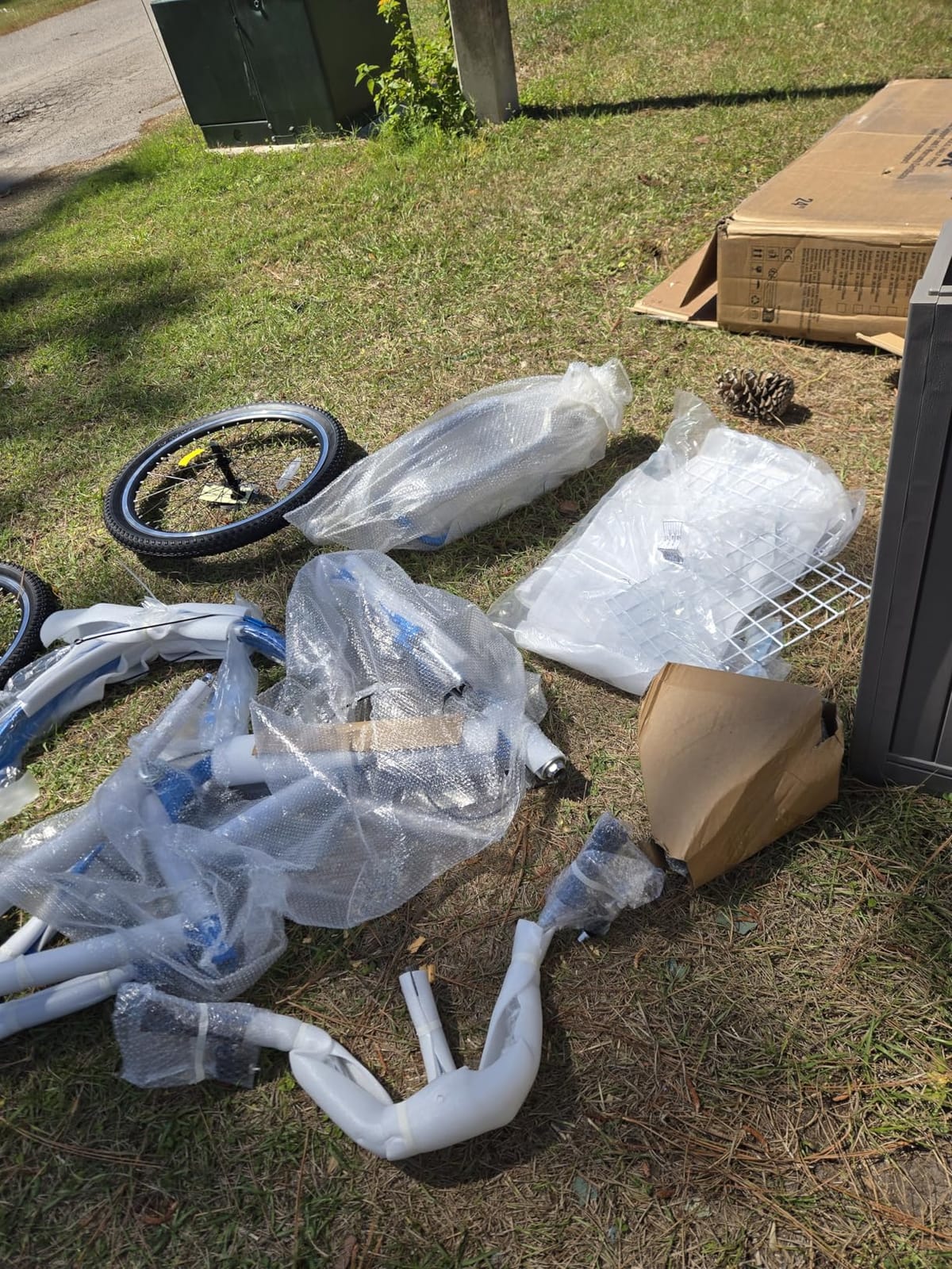 VEVOR Folding Adult Tricycle, Adult Folding Trikes, 3 Wheel Cruiser Bike with Large Basket & Adjustable Seat, Shopping Picnic Foldable Tricycles for Women, Men, Seniors customer photo 2