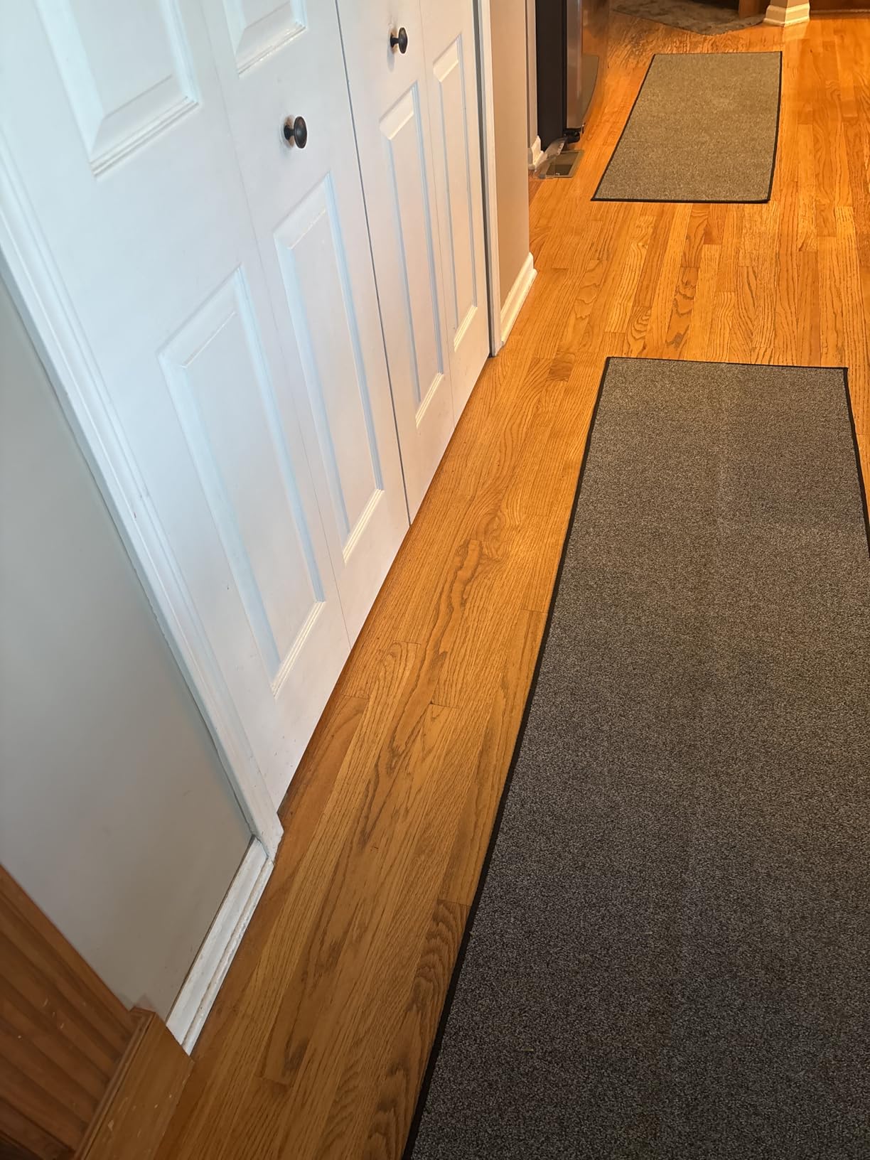 AREDO Runner Rug with Non Slip Rubber Backing, Washable Soft Floor Carpet for Kitchen, Hallway, Entryway Indoor, Bedroom, Laundry, Low Pile Area Rugs, Solid color with Pointillism style, 2*6 ft BLACK customer photo 1