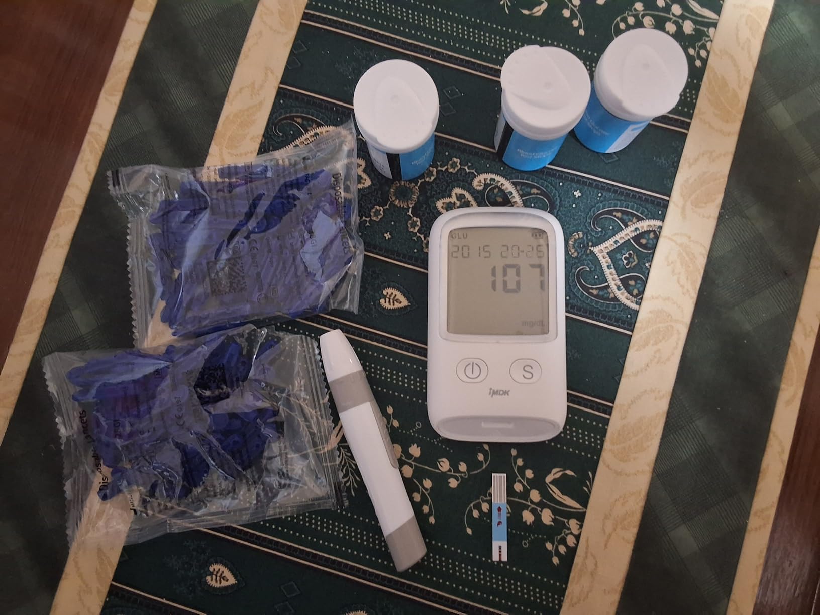 IMDK Blood Glucose Monitor Kit, Clinically Accurate Blood Sugar Test Kit with 100 Glucometer Strips, 100 Lancets and 1 Lancing Devices, No Coding Required & Large Screen customer photo 2