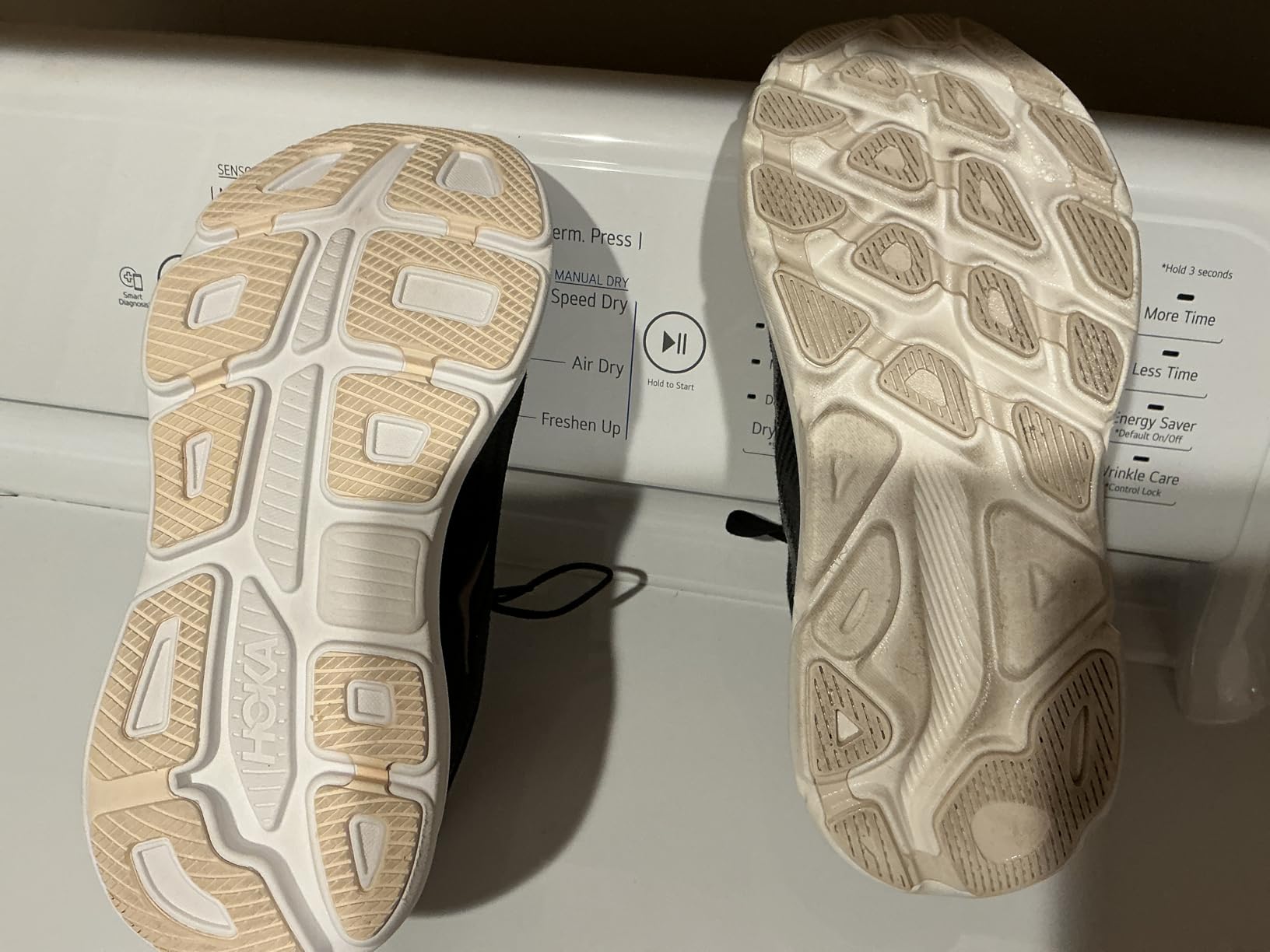 Hoka Womens Clifton 9 customer photo 1