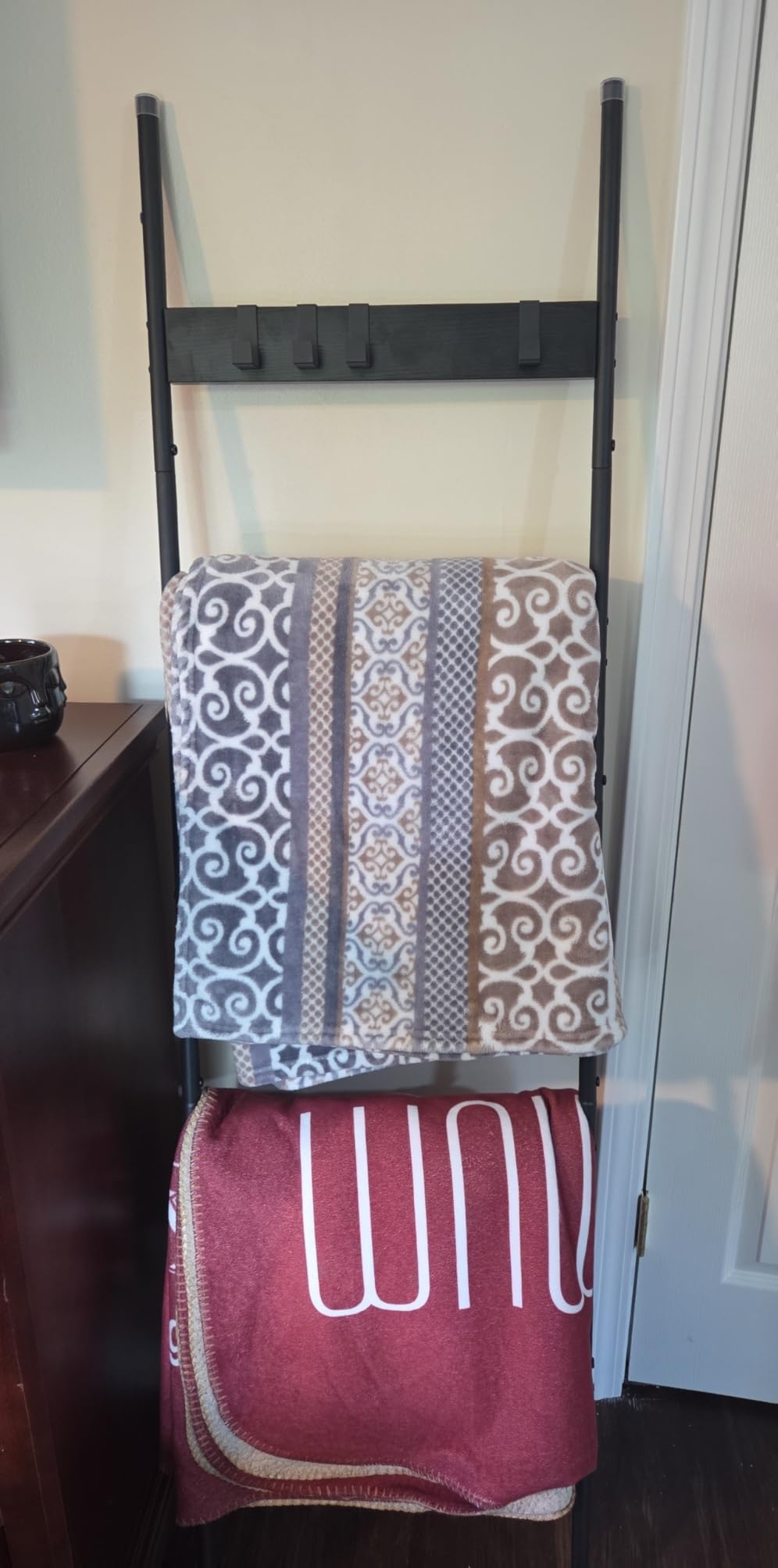 Blanket Ladder, 5-Tier Towel Holder with 4 Removable Hooks, Farmhouse Wall Leaning Decorative Rack Shelf, Wooden Towel Display Rack, Quilt Ladder for Living Room, Bedroom, Rustic Brown customer photo 2