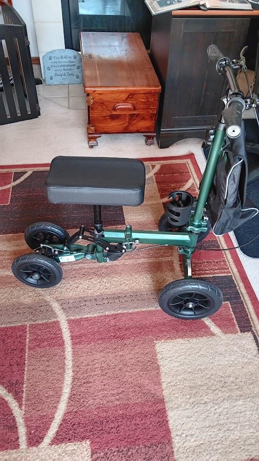 Helavo All-Terrain Knee Scooter for Broken Foot, Crutches Alternative, 2 Knee Pads Included, Scooter for Seniors with Suspension, 10