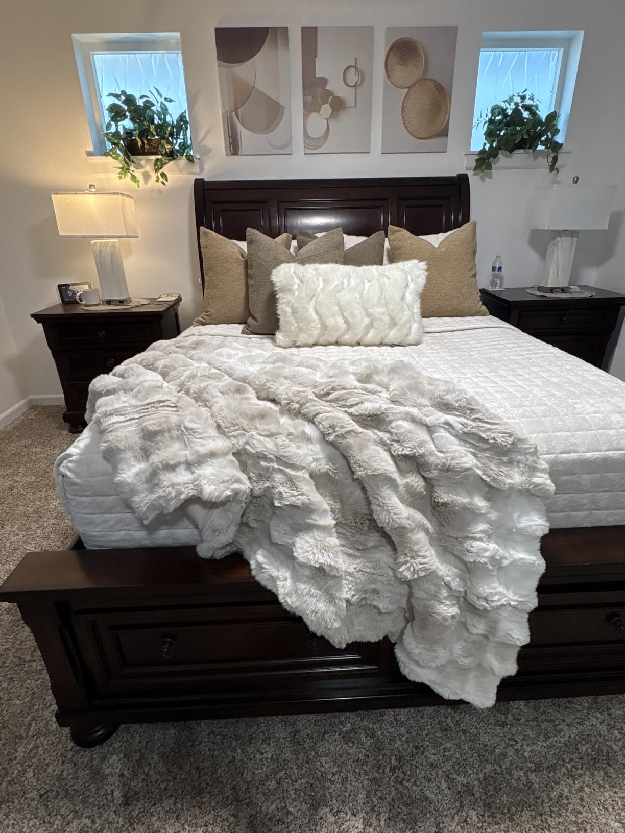 Bedsure Fluffy Bubble Faux Fur Throw XL Blanket, 50x70, Tie-dye Taupe customer photo 1