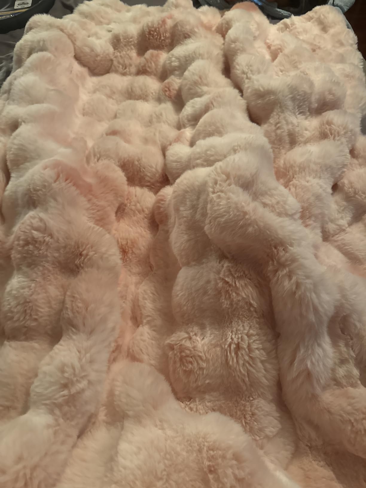 Bedsure Fluffy Bubble Faux Fur Throw XL Blanket, 50x70, Tie-dye Taupe customer photo 2