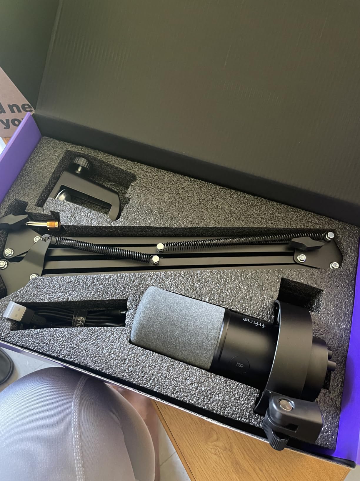 FIFINE AmpliTank K688CT Podcast Microphone Kit, USB/XLR Dynamic Vocal Mic | Streaming Mic with Boom Arm for PC/XLR Mixer, with Mute Button, Headphone Jack, Gain Knob, for Gaming Voice-Over Recording customer photo 1