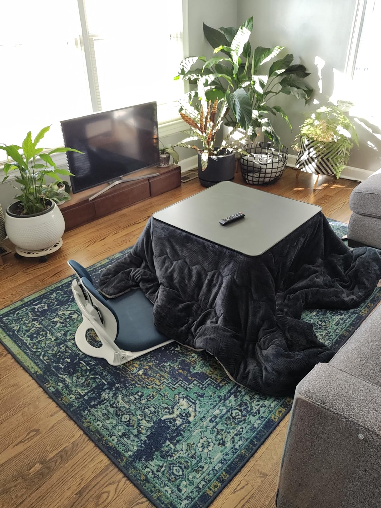 Ergonomic Dual-Backrests Floor Chair with Back Support (Black Leather) | Reduce pressure on your back by up to 50% customer photo 2