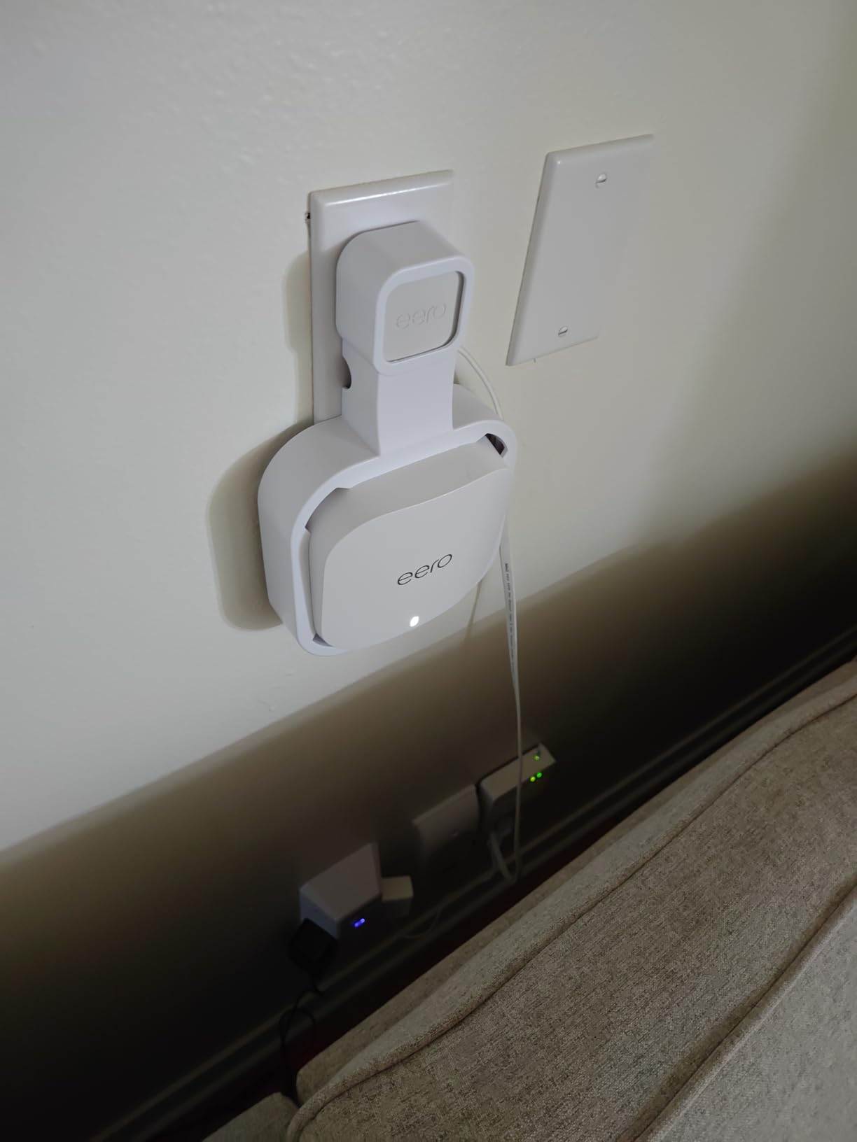Amazon eero 7 dual-band mesh Wi-Fi 7 router customer photo 1