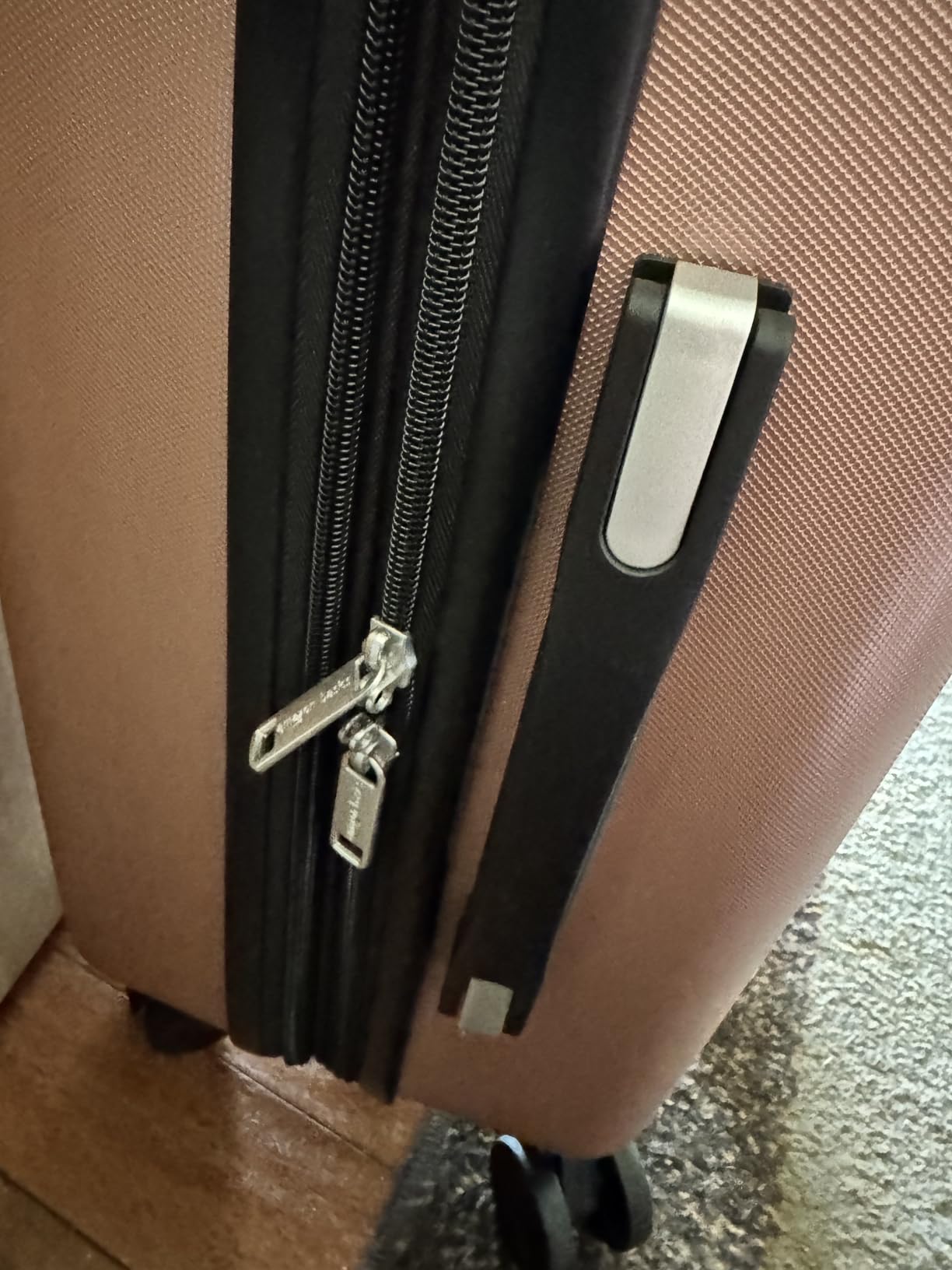 Amazon Basics 3-Piece Luggage Set with Spinner Wheels, Including 22