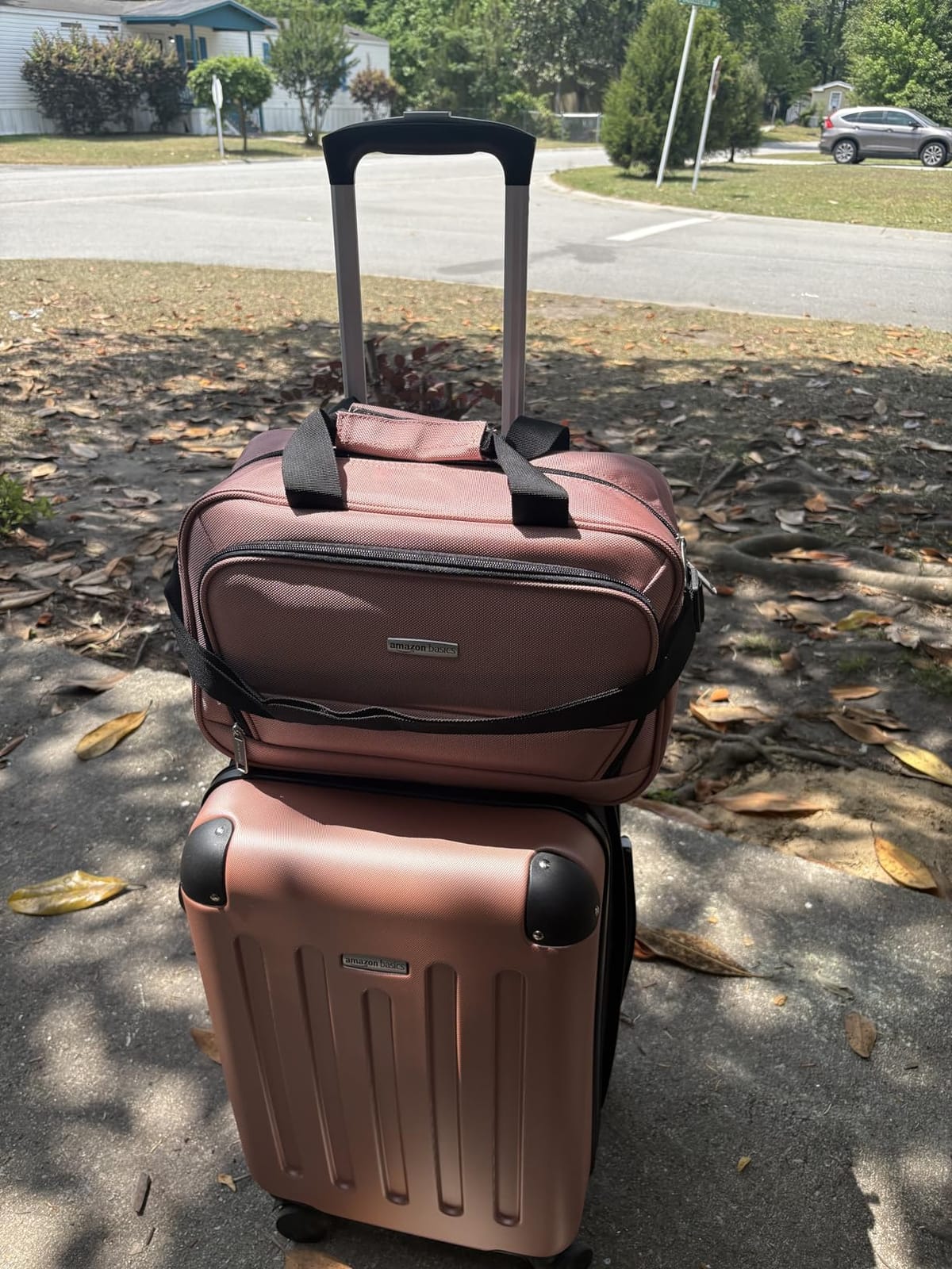 Amazon Basics 3-Piece Luggage Set with Spinner Wheels, Including 22