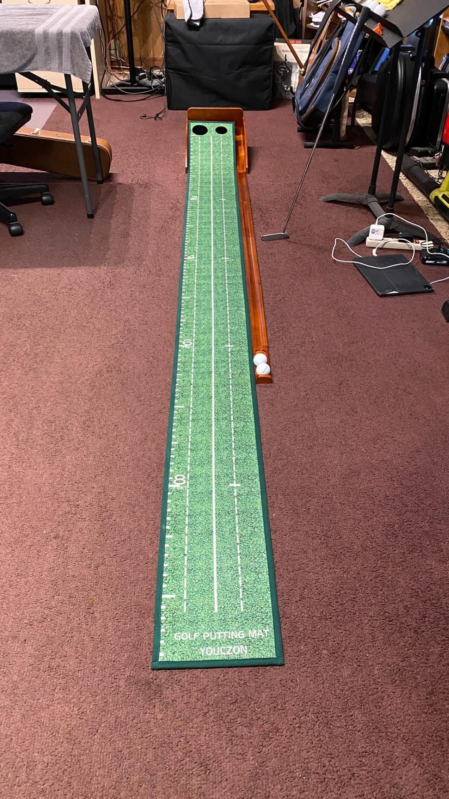 YOUCZON Putting Green Indoor,Golf Putting Mat with Auto Ball Return,Premium Crystal Velvet Surface, Practice Putting mat, Perfect Training Aid & Gift for Golf Lovers Christmas customer photo 1