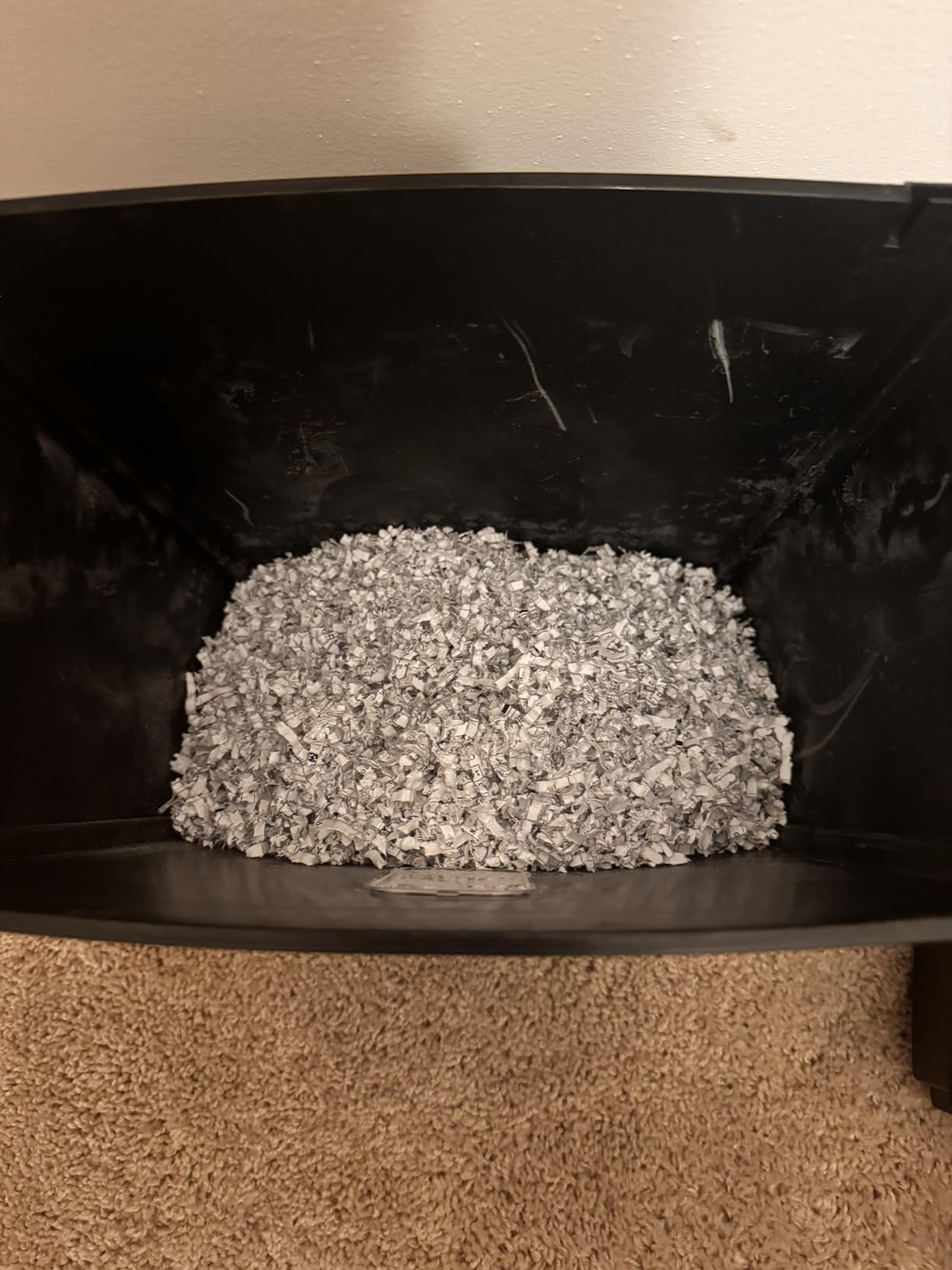 Locksworth 8-Sheet Micro Cut Paper Shredder P-4 High Security for Home Office Use with Handle, Shreds Credit Card/Staple 4 Gallons(Black) Visual Window Wastebasket customer photo 2
