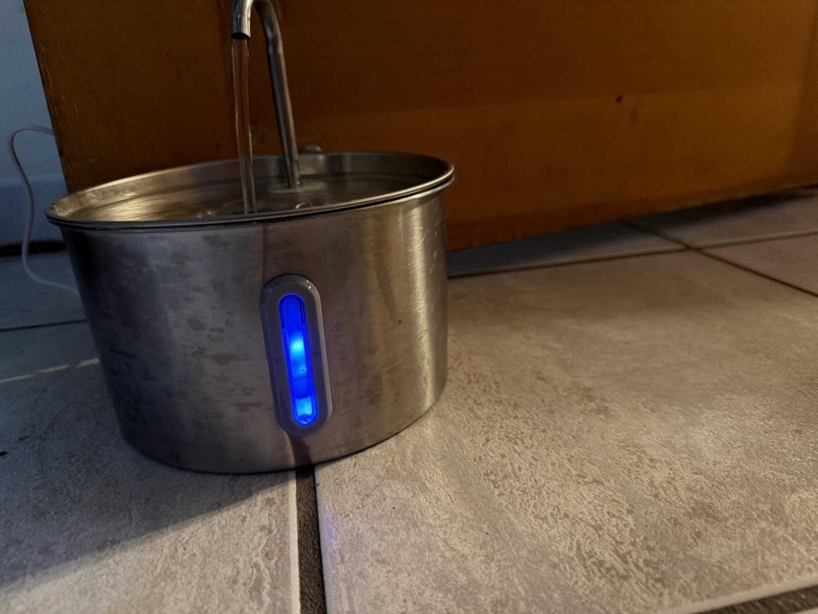 Cat Water Fountain Stainless Steel: 2.2 L Cat Fountain for Drinking - Automatic Pet Water Fountain for Cats Inside - Metal Cat Dog Water Dispenser Bowl with Faucet Water Level Window Ultra Quiet Pump customer photo 1