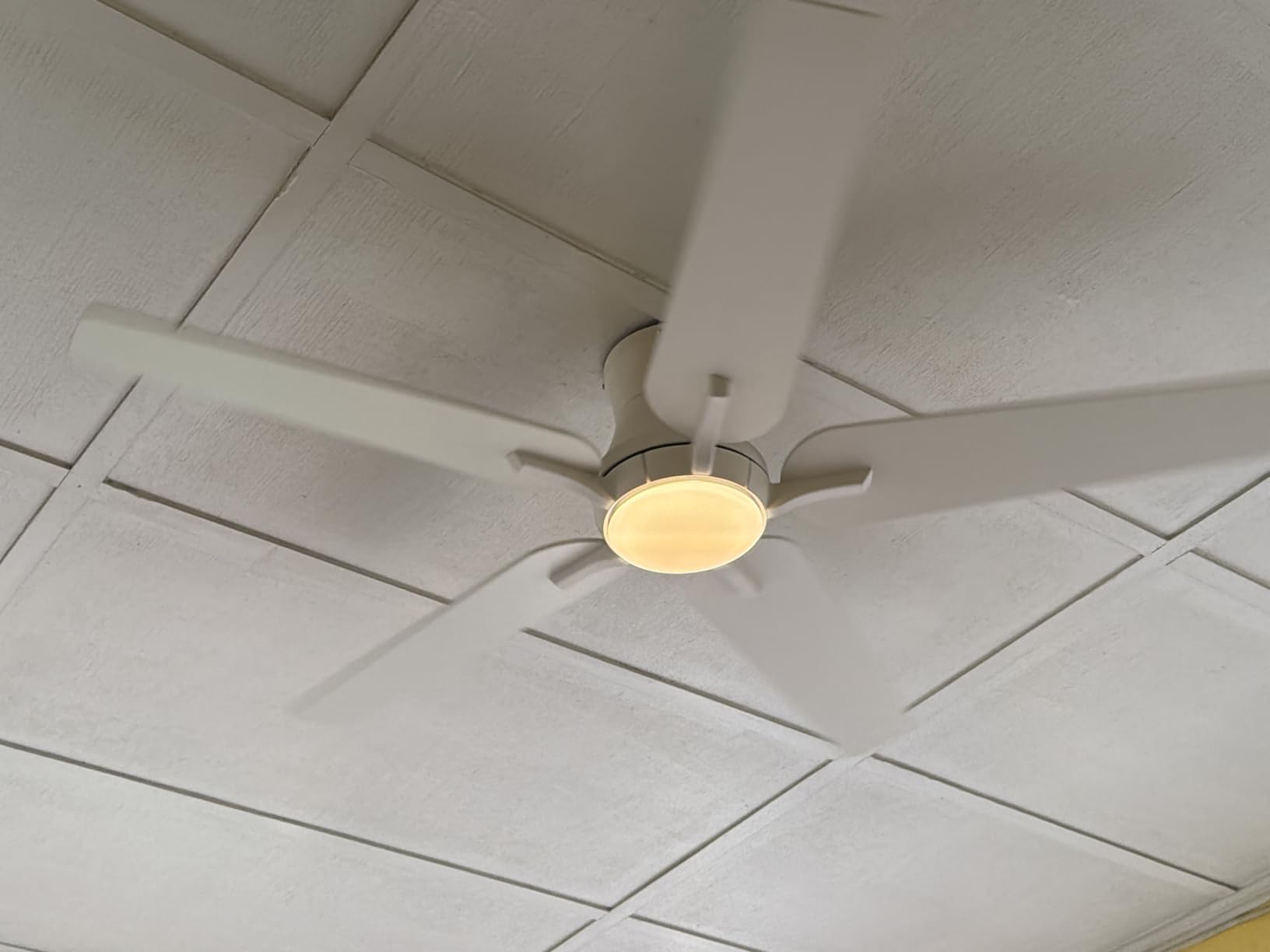 POCHFAN 52 Inch Ceiling Fans with Lights and Remote, Brushed Nickel Flush Mount Low Profile Ceiling Fan for Bedroom, Living Room, Patio, Dimmable 6 Speeds Noiseless, ETL Listed customer photo 2