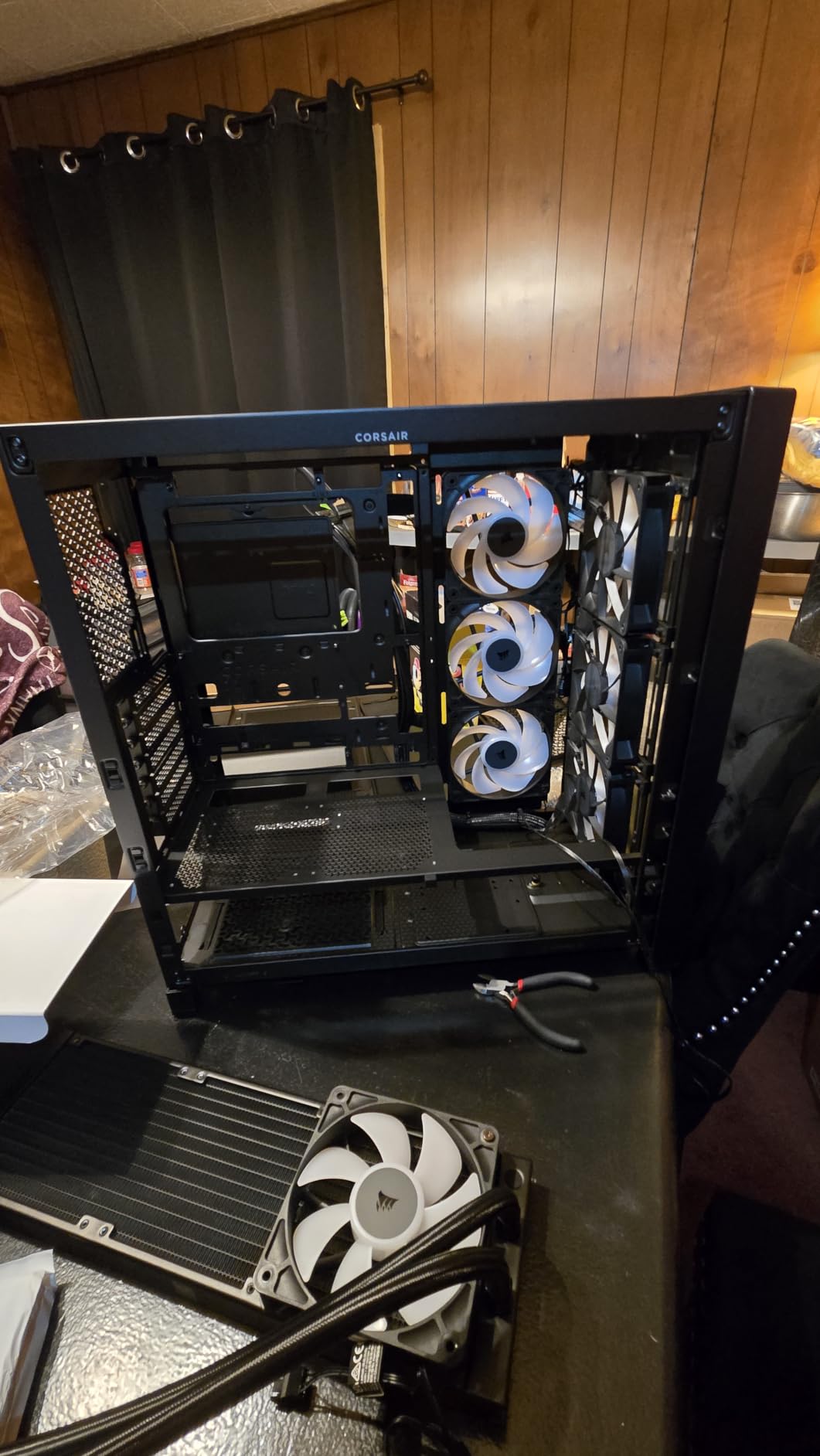 CORSAIR 4000D RS ARGB Frame Modular Mid-Tower ATX PC Case, High Airflow, 3X Pre-Installed RS Fans, InfiniRail Mounting System, ASUS BTF, MSI Zero, Gigabyte Stealth, Black customer photo 2