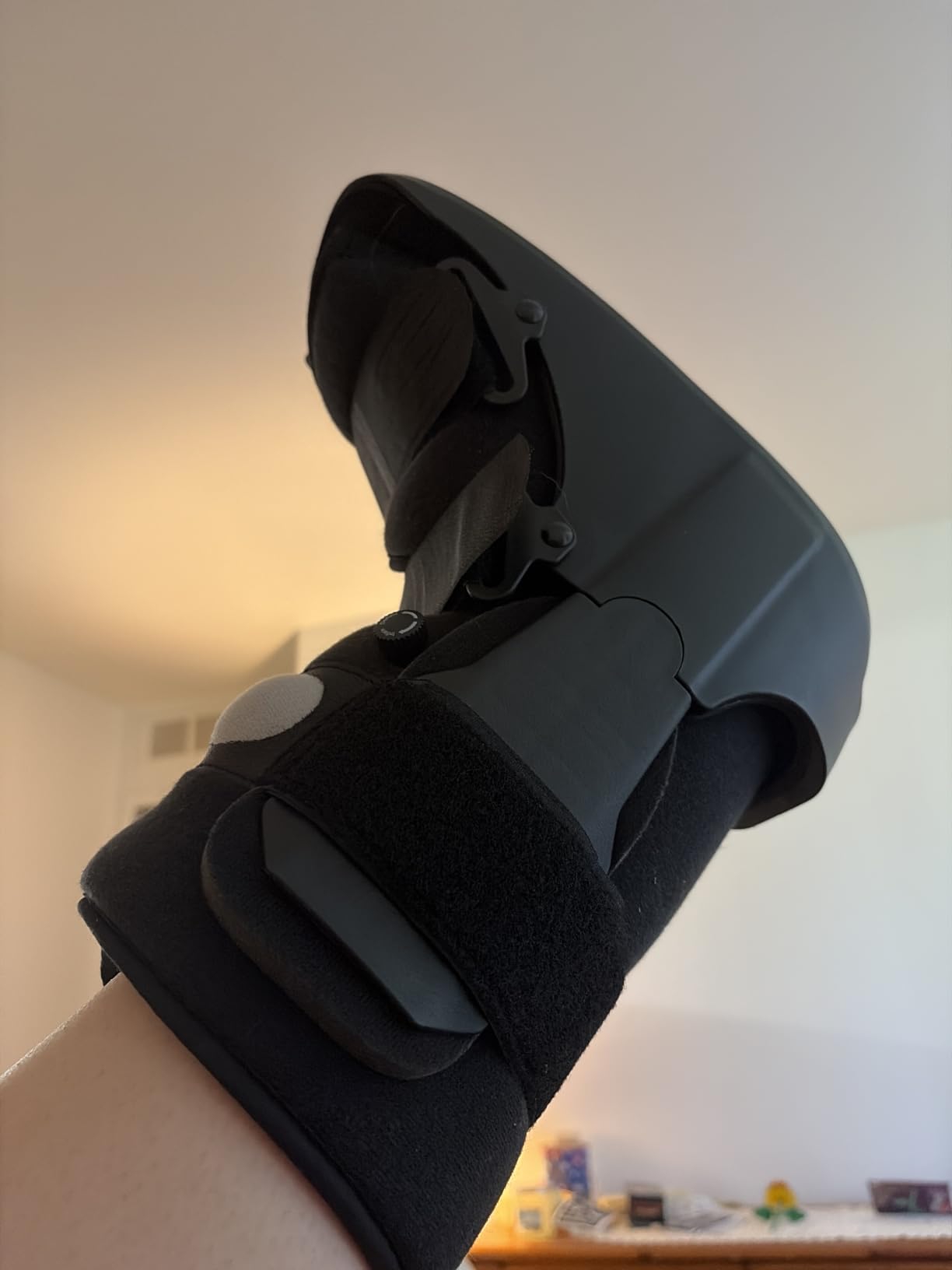 Air Walking Boot for Broken Foot, Injury, Sprained Ankle, M | CAM Walker Boot for Fracture, with Adjustable Air Cushion, Lightweight Design, Fits Left or Right Foot customer photo 1