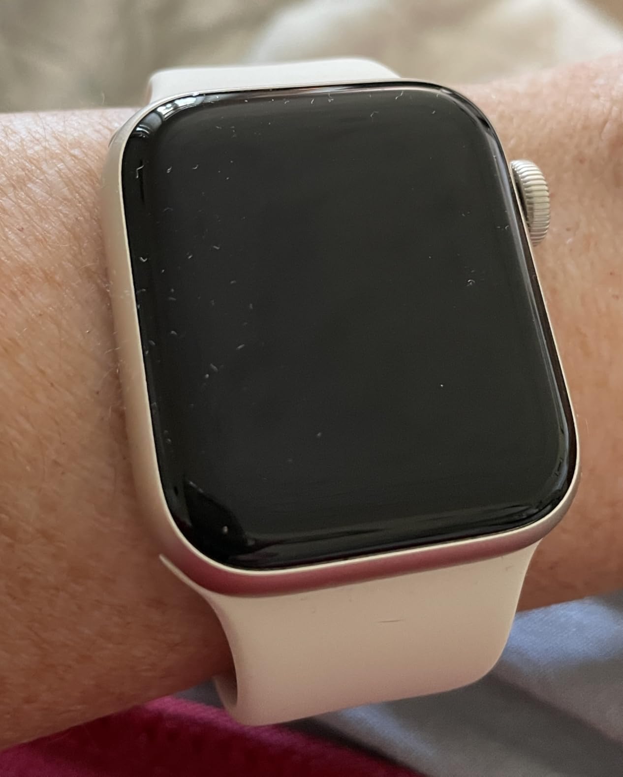 Apple Watch SE (2nd Gen) [GPS 40mm] Smartwatch with Midnight Aluminum Case - Fall Detection, Fitness and Sleep Trackers, Crash Detection, Heart Rate Monitor, Retina Display customer photo 1
