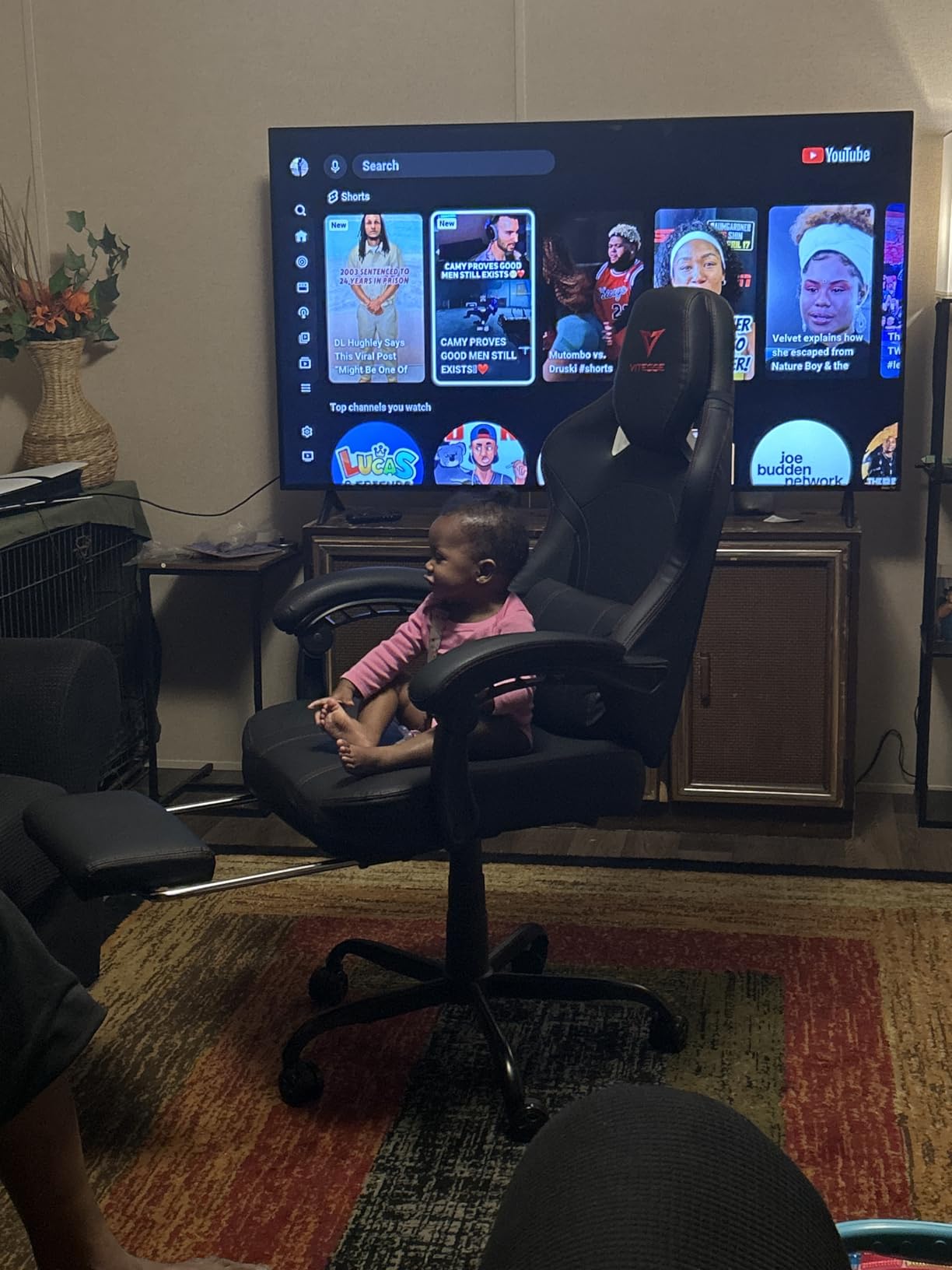 VITESSE Big and Tall Gaming Chair 400lb Capacity with Footrest | Racing-Style High Back Video Game Chair for Adults, PU Leather Computer Chair with Oversized Headrest for Gaming and Work customer photo 2