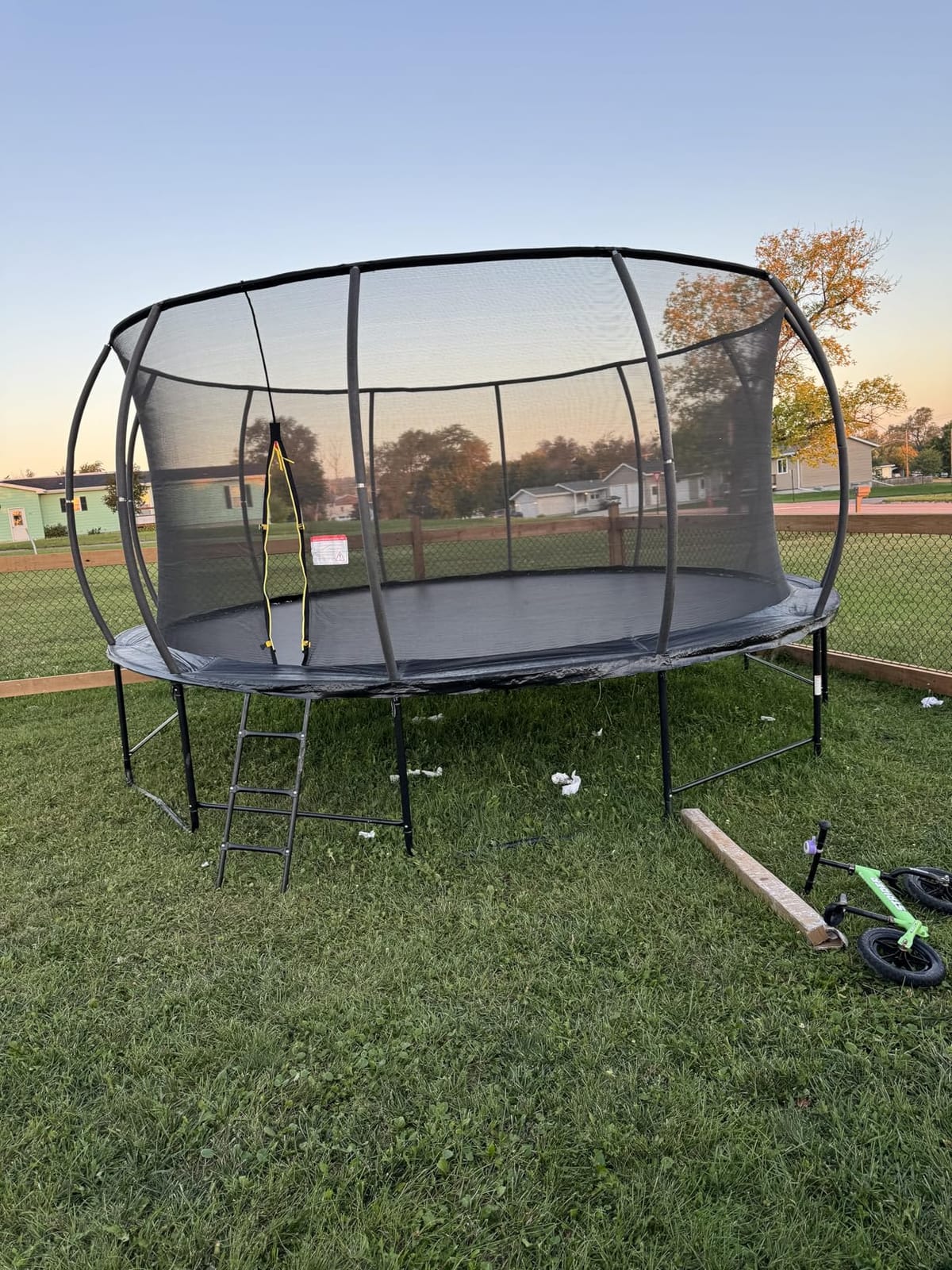 Lyromix 12 14 15 16FT Outdoor Trampolines for Kids and Adults, Pumpkin Trampolin with Curved Poles, Recreational Trampolin with Basketball Hoop and Safety Enclosure Net customer photo 1