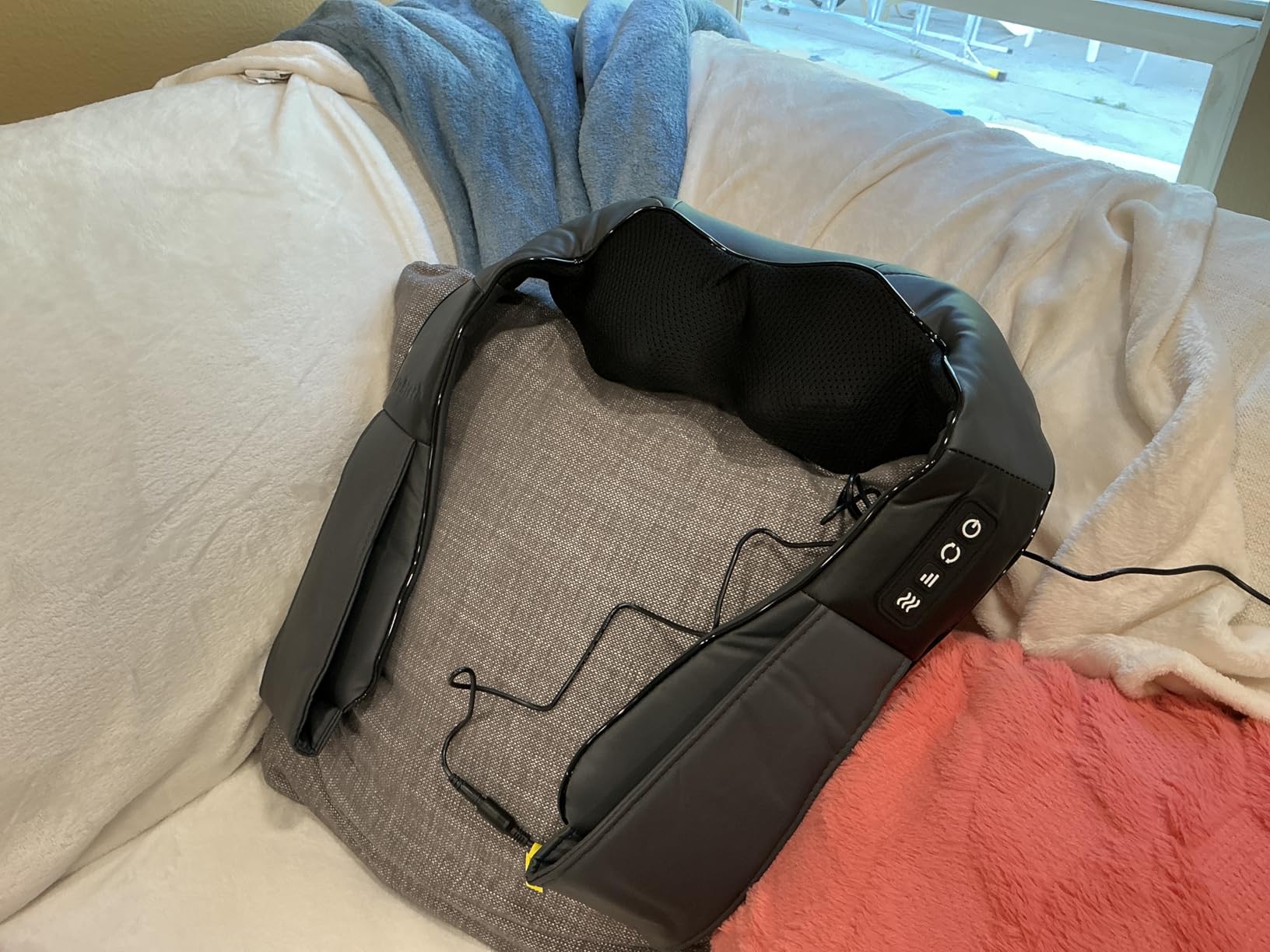 Nekteck Shiatsu Neck Massager with Heat for Pain Relief, 2026 Upgraded 3D Back Shoulder Kneading Massage Pillow, 3 Intensity Speeds Deep Tissue customer photo 1