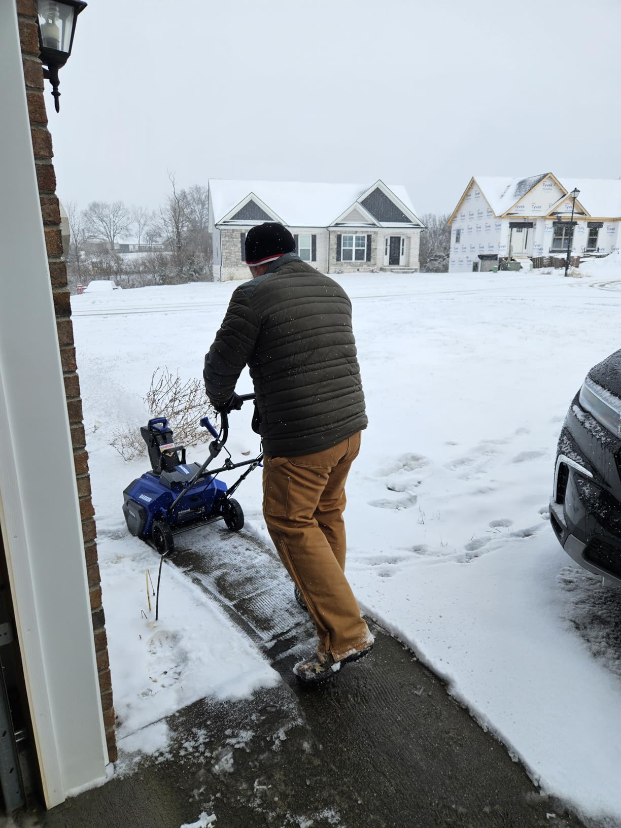 Wild Badger Power 40V 20-Inch Brushless Cordless Electric Snow Blower, 20-in width, 10-in intake and up to 26-ft throw; brushless single-stage power, two 4.0Ah batteries and fast charger customer photo 1